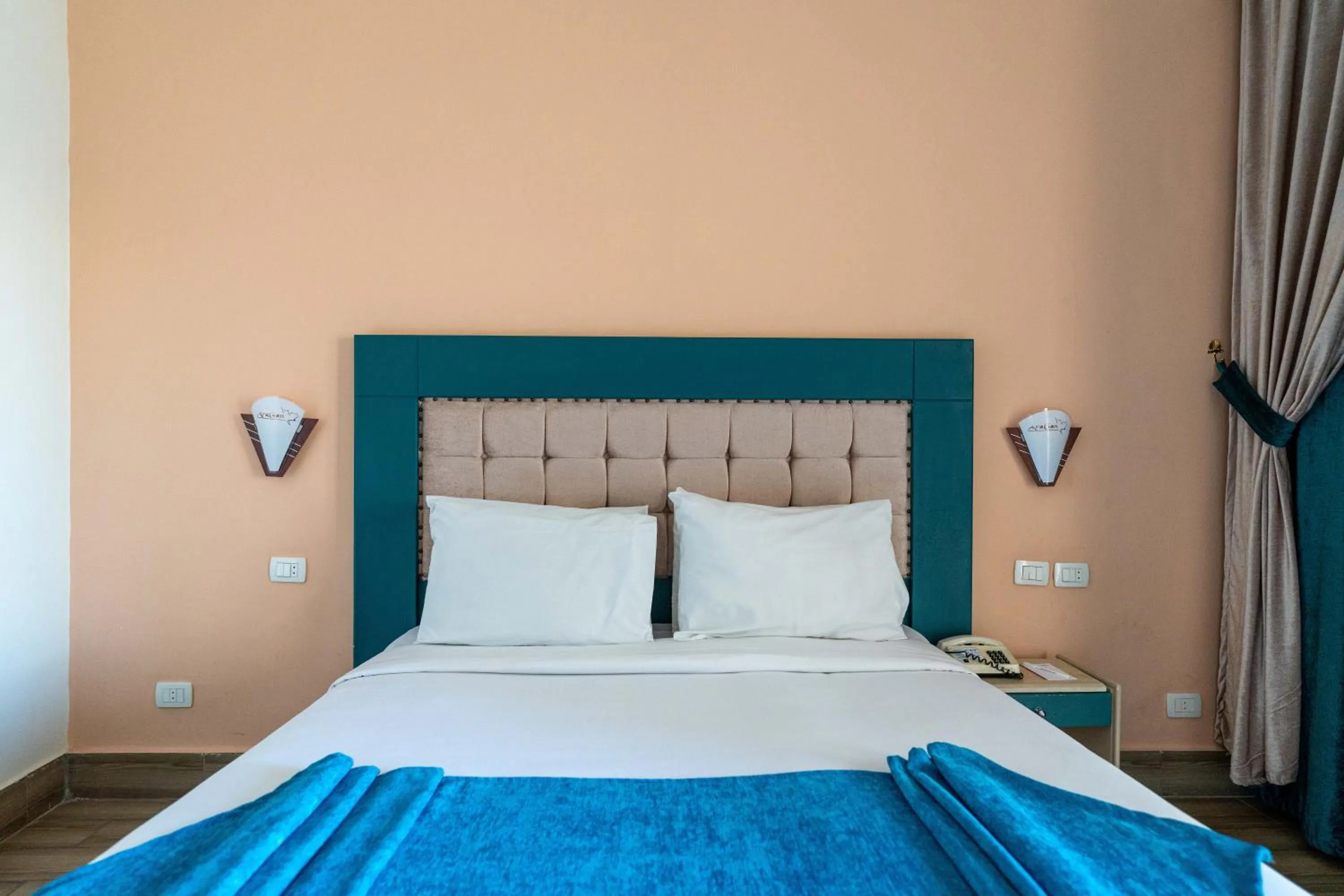 Bedroom, Bed in Aracan Eatabe Luxor Hotel