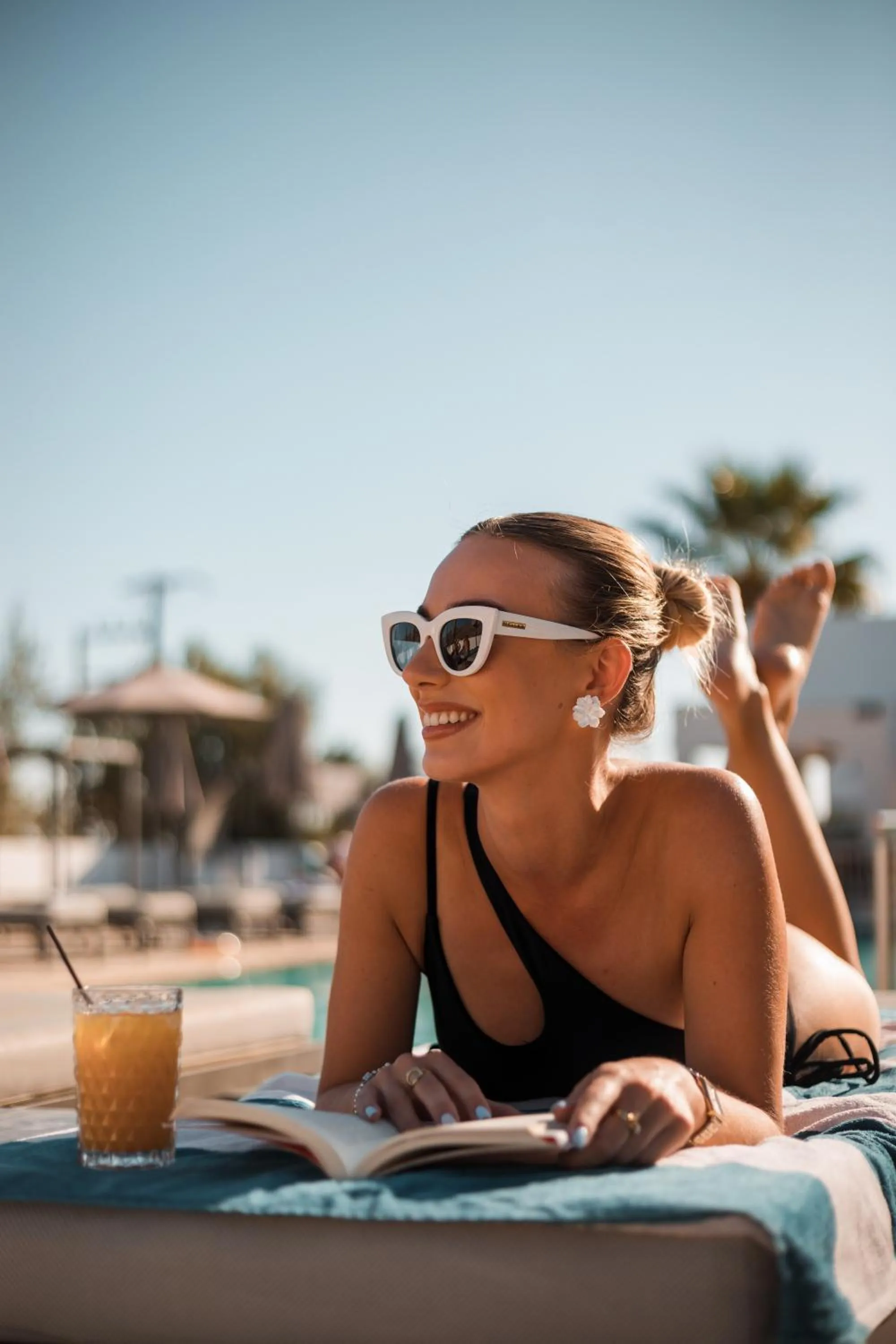 Lambis Studios & Apartments