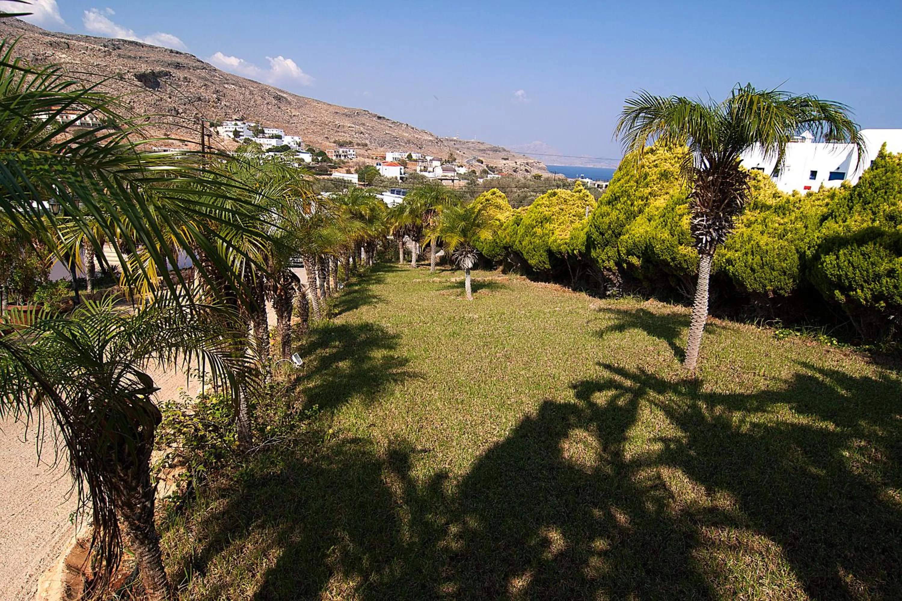 Lambis Studios & Apartments