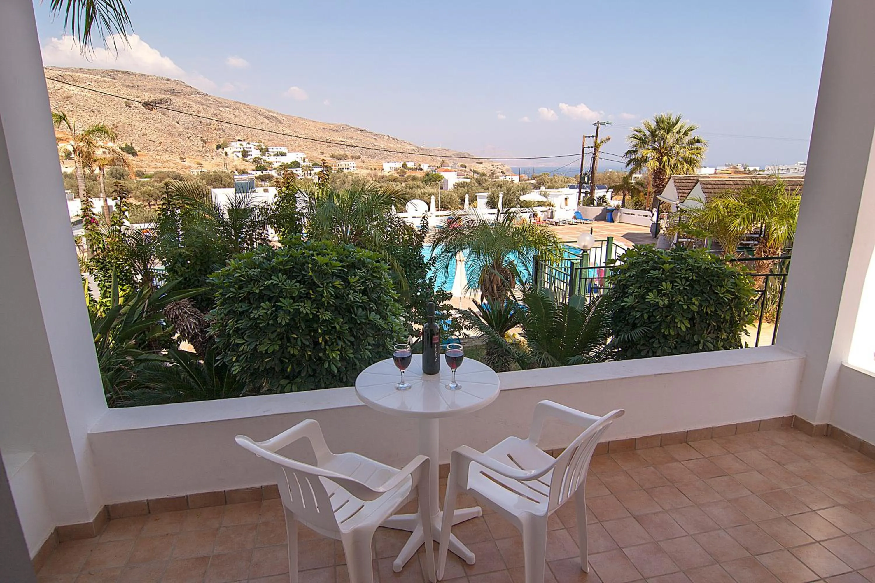 Lambis Studios & Apartments