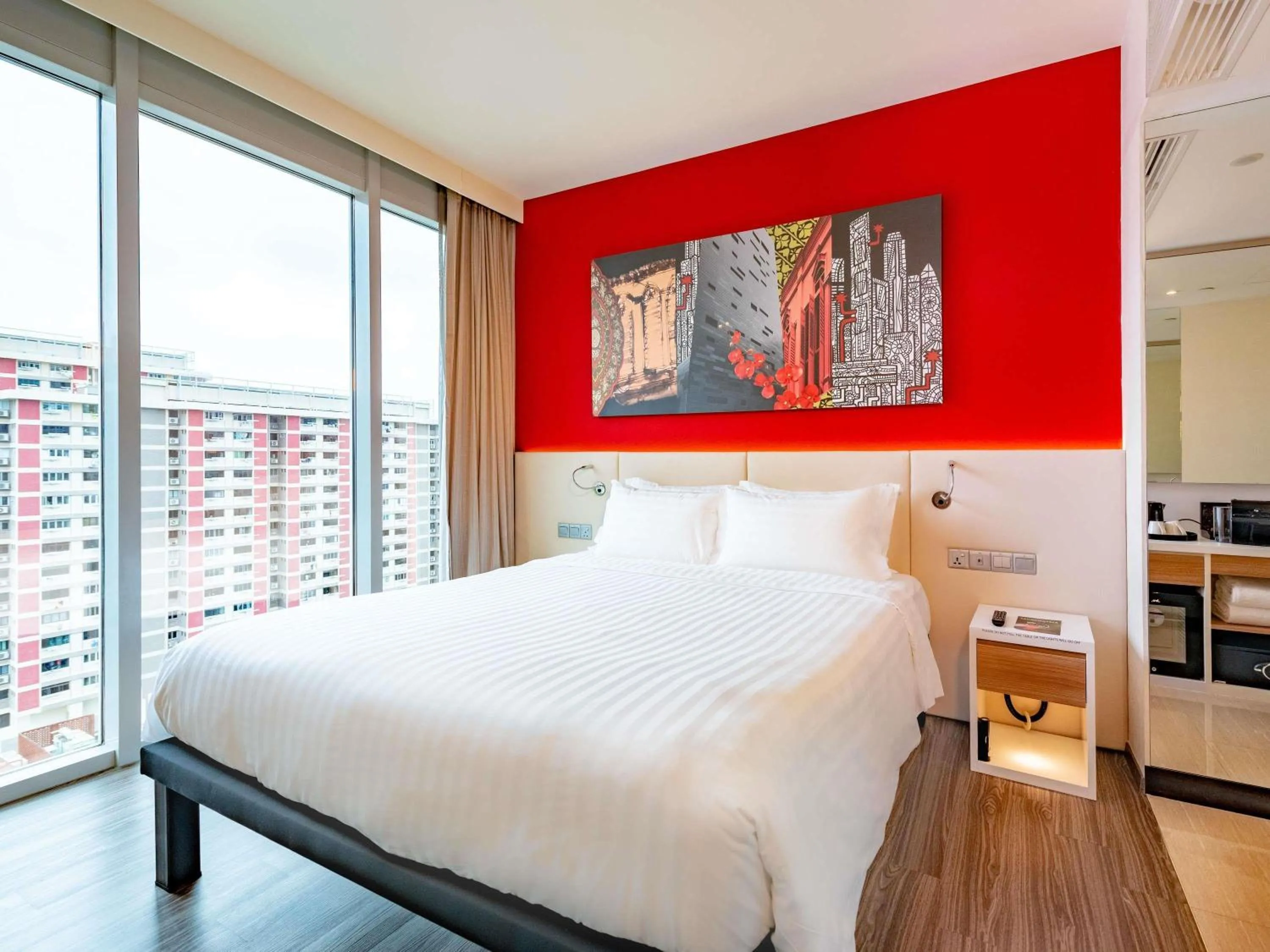 Bedroom, Bed in Mercure Singapore Bugis