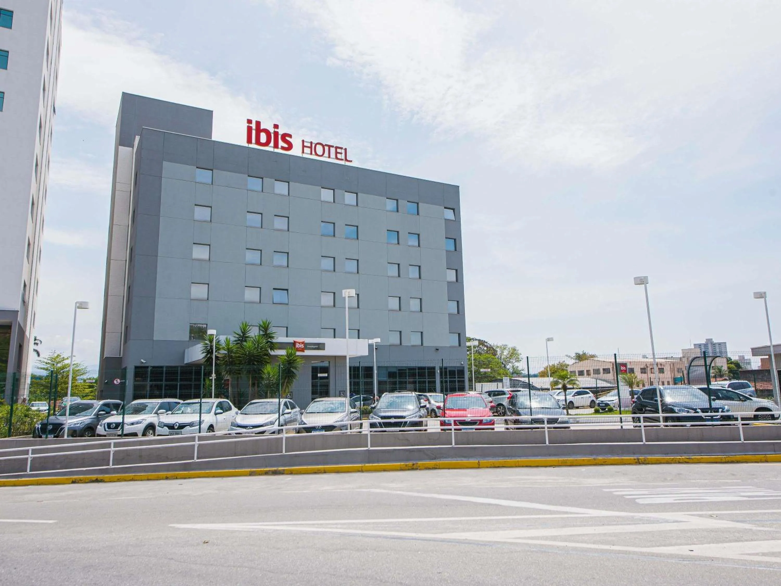 Property building in Ibis Guaratingueta Aparecida - Circuito da Fé
