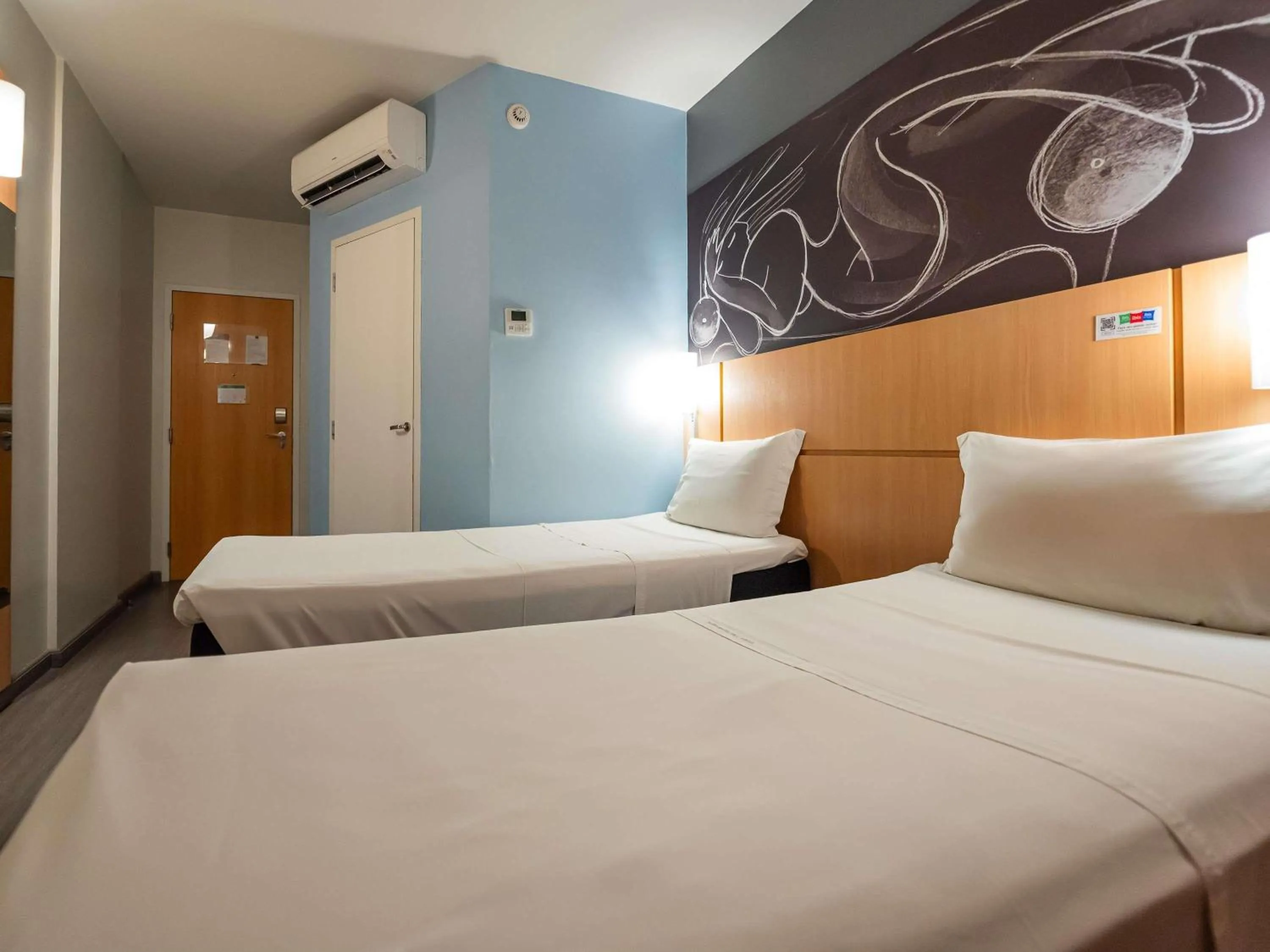 Bedroom, Bed in Ibis Guaratingueta Aparecida - Circuito da Fé