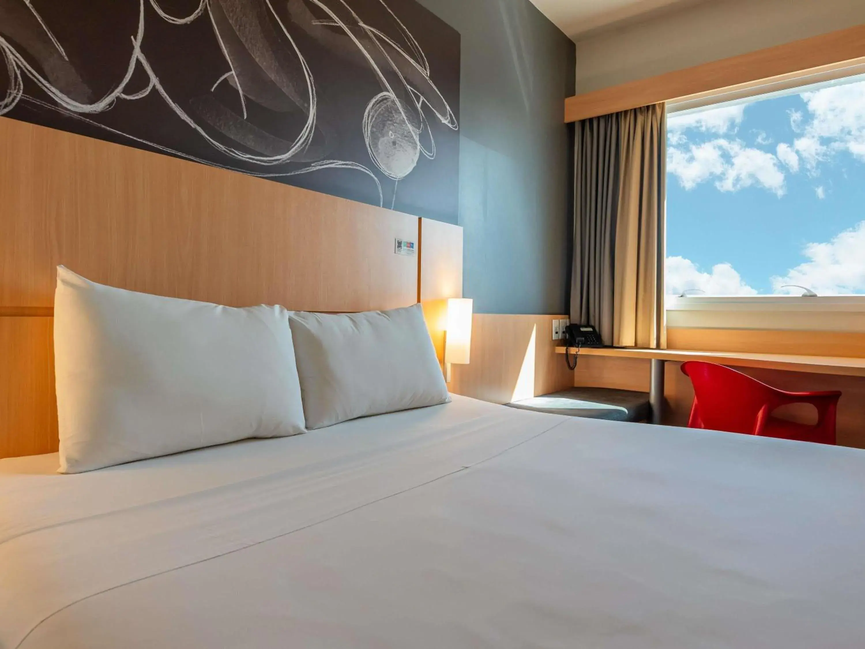 Bedroom, Bed in Ibis Guaratingueta Aparecida - Circuito da Fé Bedroom, Bed in Ibis Guaratingueta Aparecida - Circuito da Fé