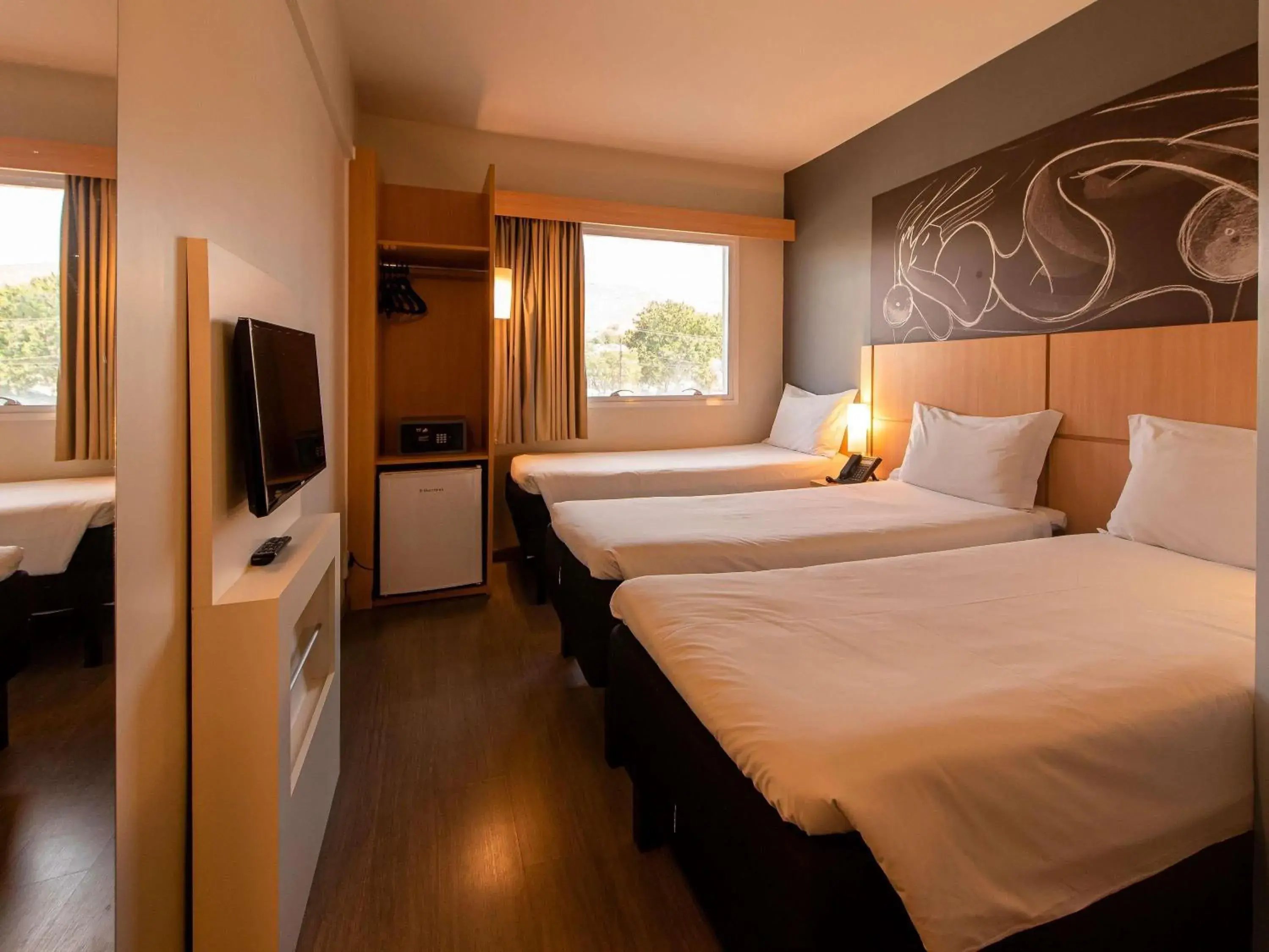 Bedroom, Bed in Ibis Guaratingueta Aparecida - Circuito da Fé Bedroom, Bed in Ibis Guaratingueta Aparecida - Circuito da Fé