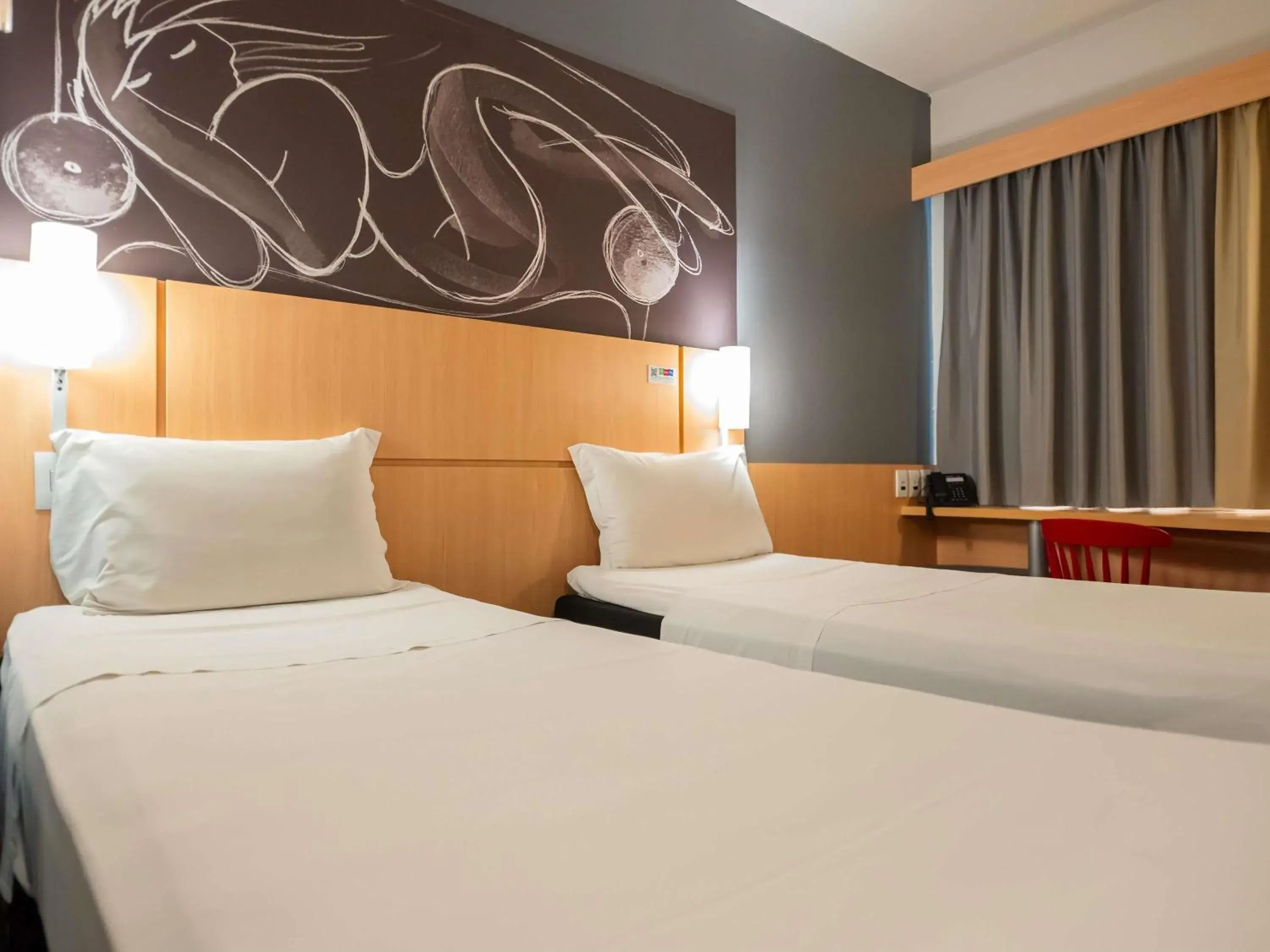 Bedroom, Bed in Ibis Guaratingueta Aparecida - Circuito da Fé Bedroom, Bed in Ibis Guaratingueta Aparecida - Circuito da Fé