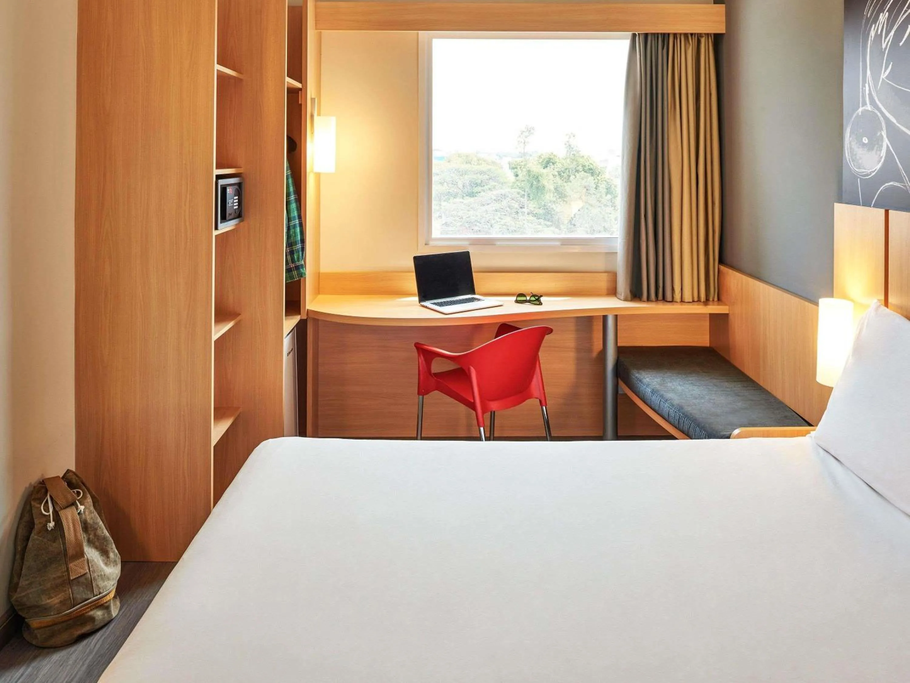 Bedroom, Bed in Ibis Guaratingueta Aparecida - Circuito da Fé