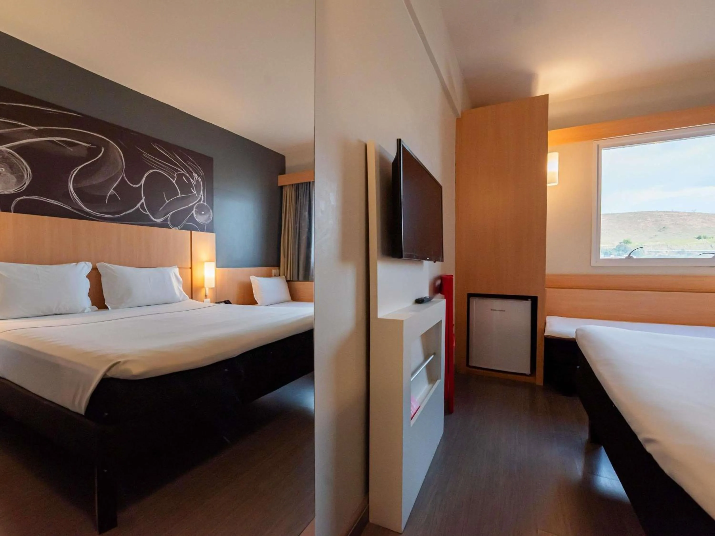 Bedroom, Bed in Ibis Guaratingueta Aparecida - Circuito da Fé