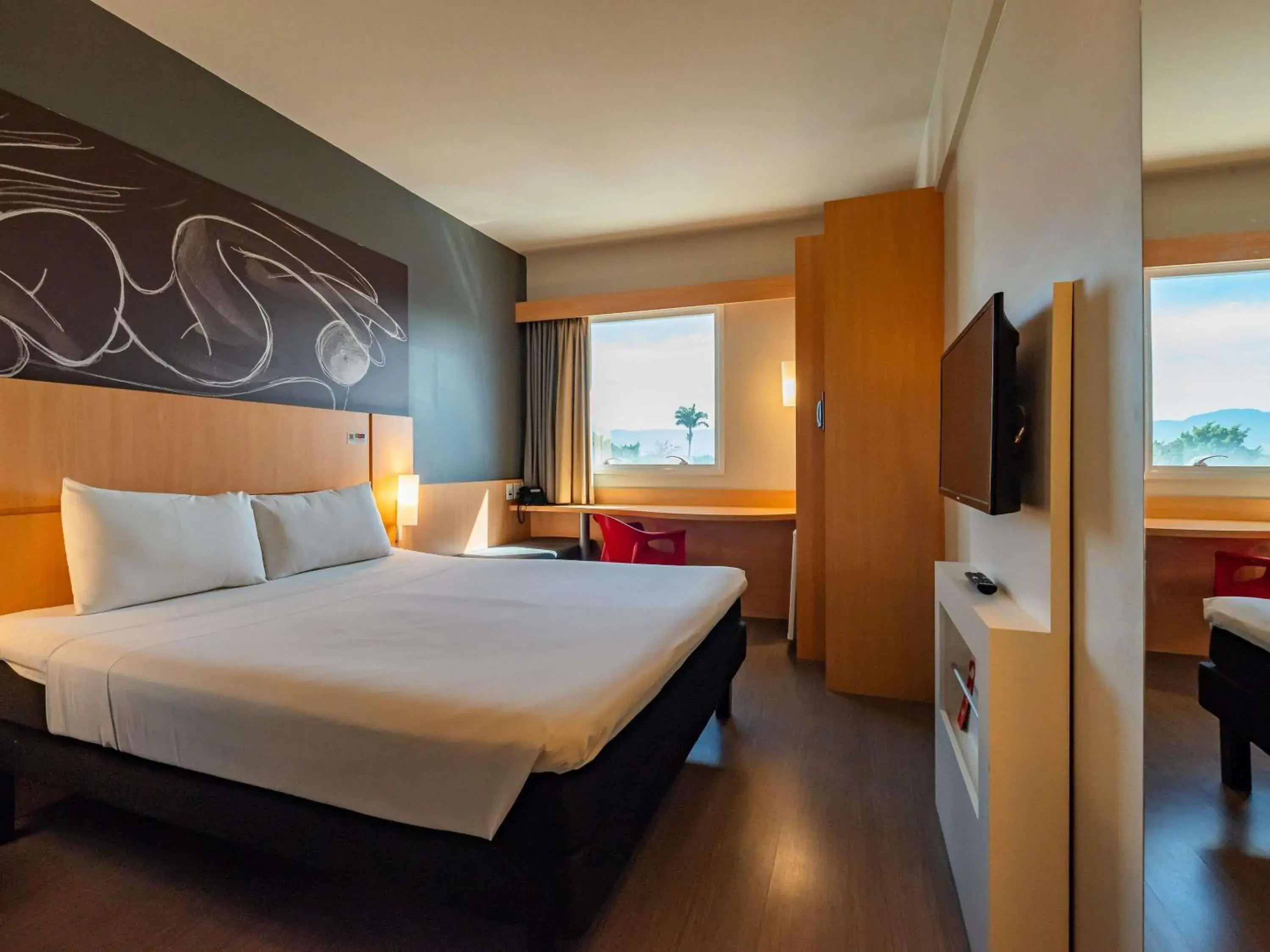 Bedroom, Bed in Ibis Guaratingueta Aparecida - Circuito da Fé Bedroom, Bed in Ibis Guaratingueta Aparecida - Circuito da Fé