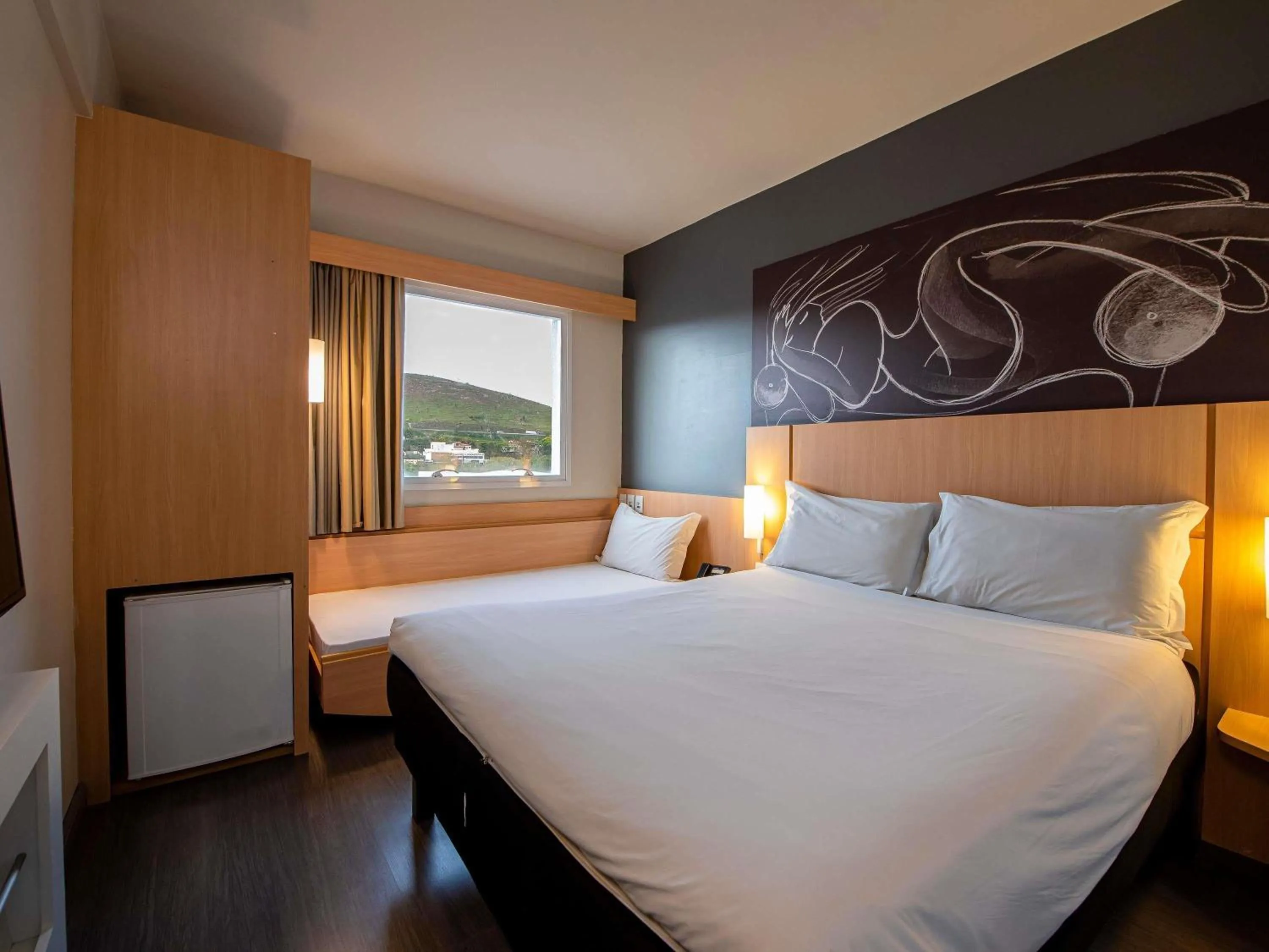 Bedroom, Bed in Ibis Guaratingueta Aparecida - Circuito da Fé