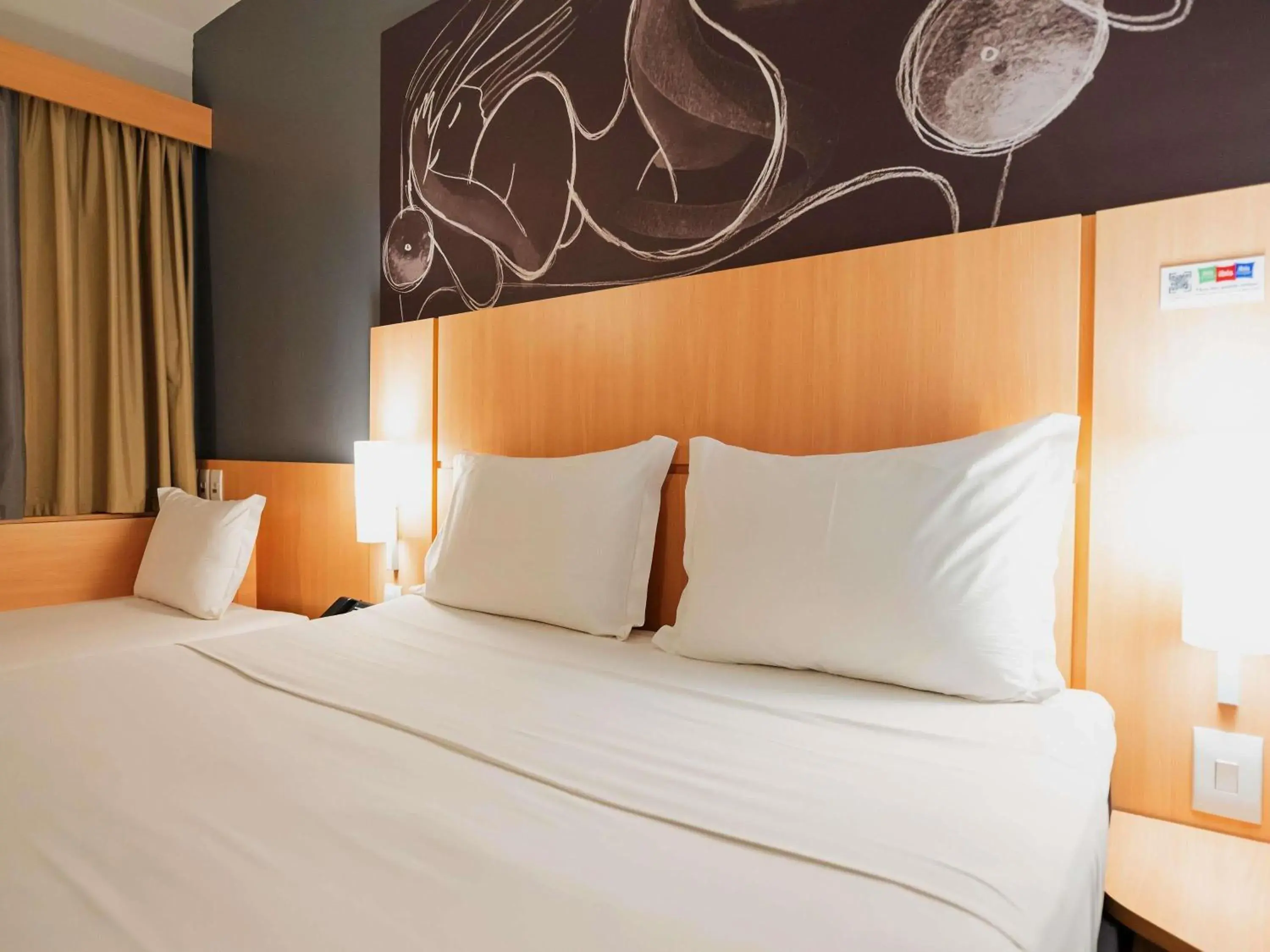 Bedroom, Bed in Ibis Guaratingueta Aparecida - Circuito da Fé Bedroom, Bed in Ibis Guaratingueta Aparecida - Circuito da Fé