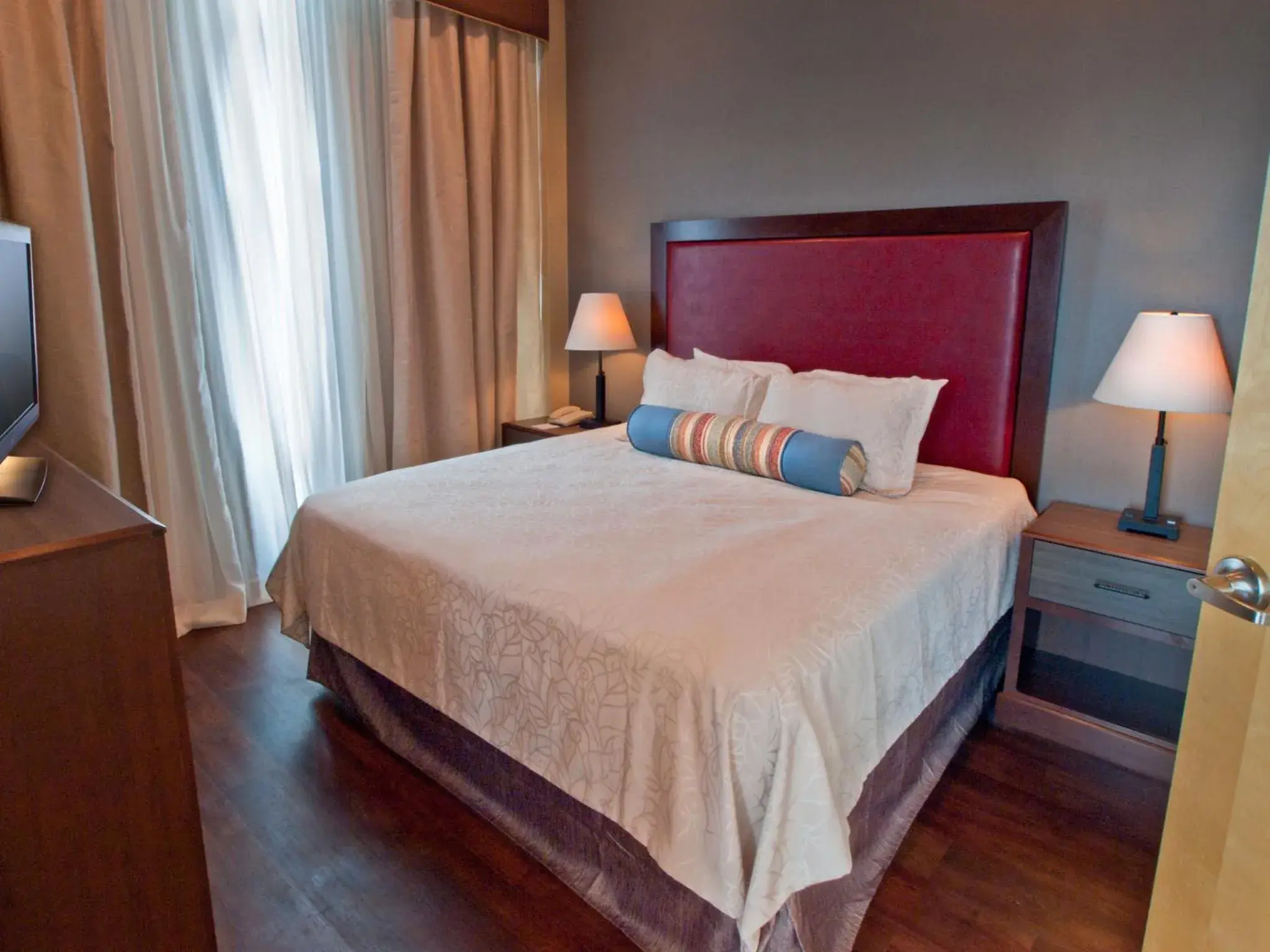 Executive King Room in Hotel Ithaca Executive King Room in Hotel Ithaca