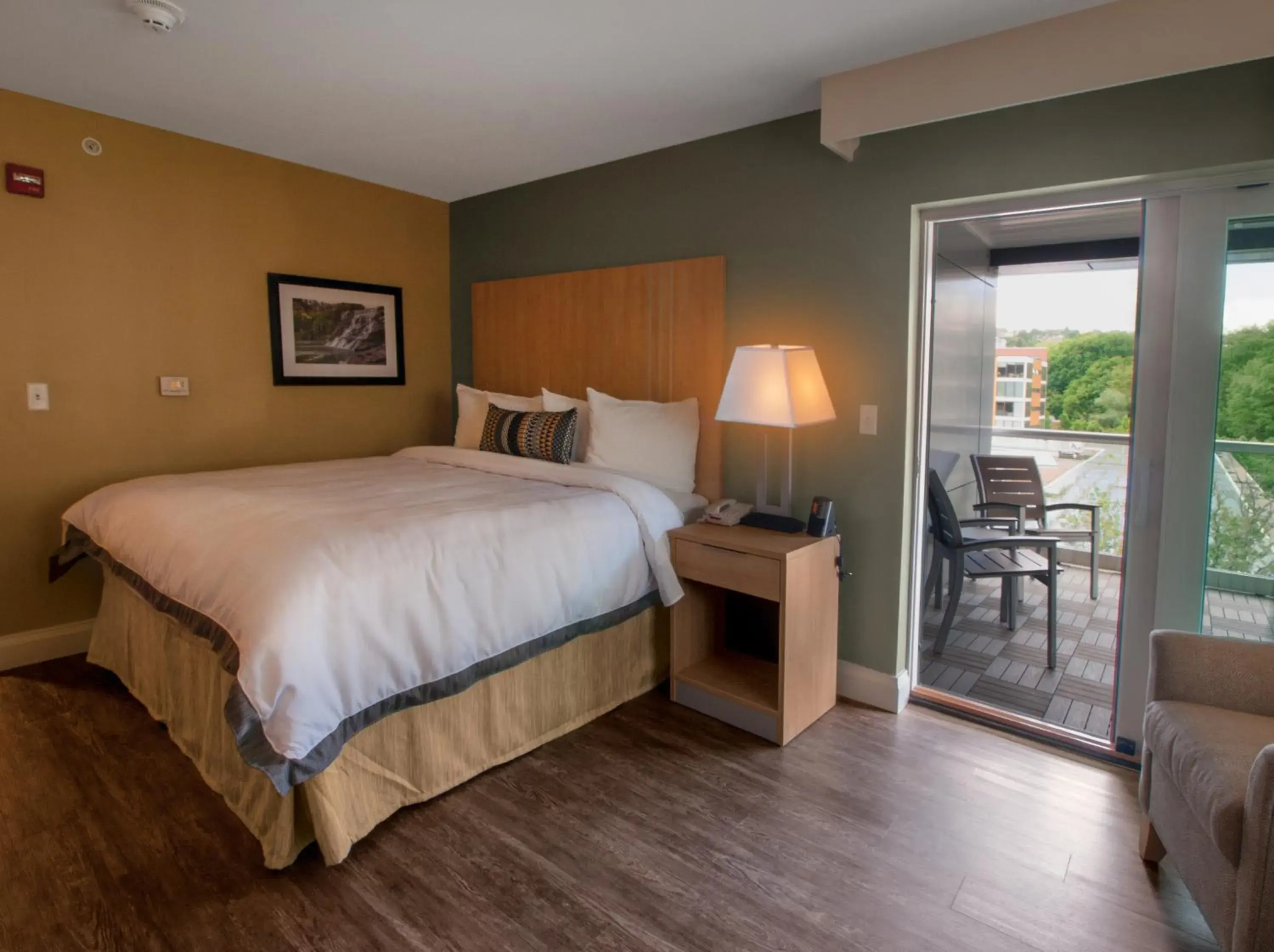 Patio, Bed in Hotel Ithaca Patio, Bed in Hotel Ithaca