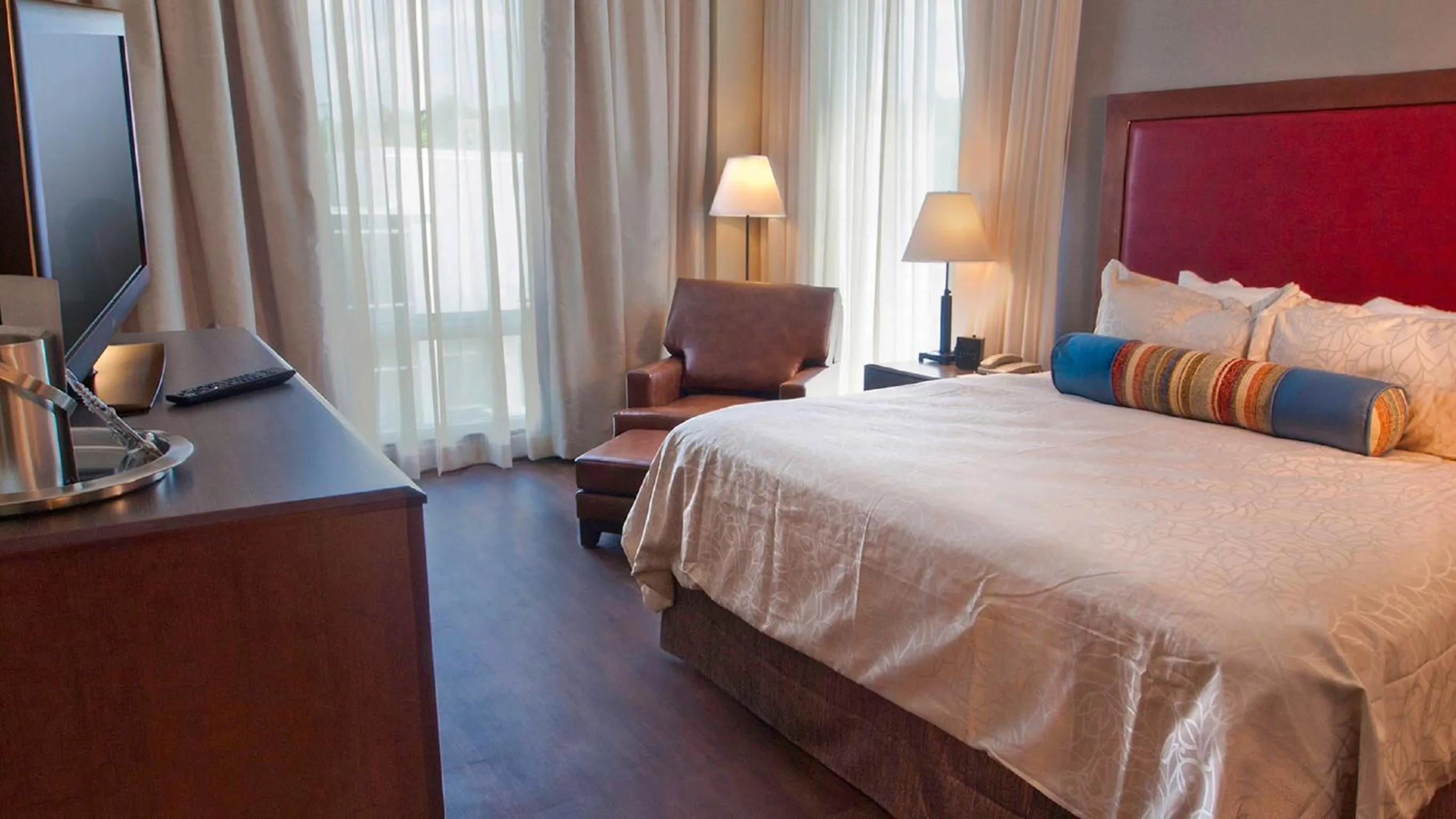 Photo of the whole room, Bed in Hotel Ithaca