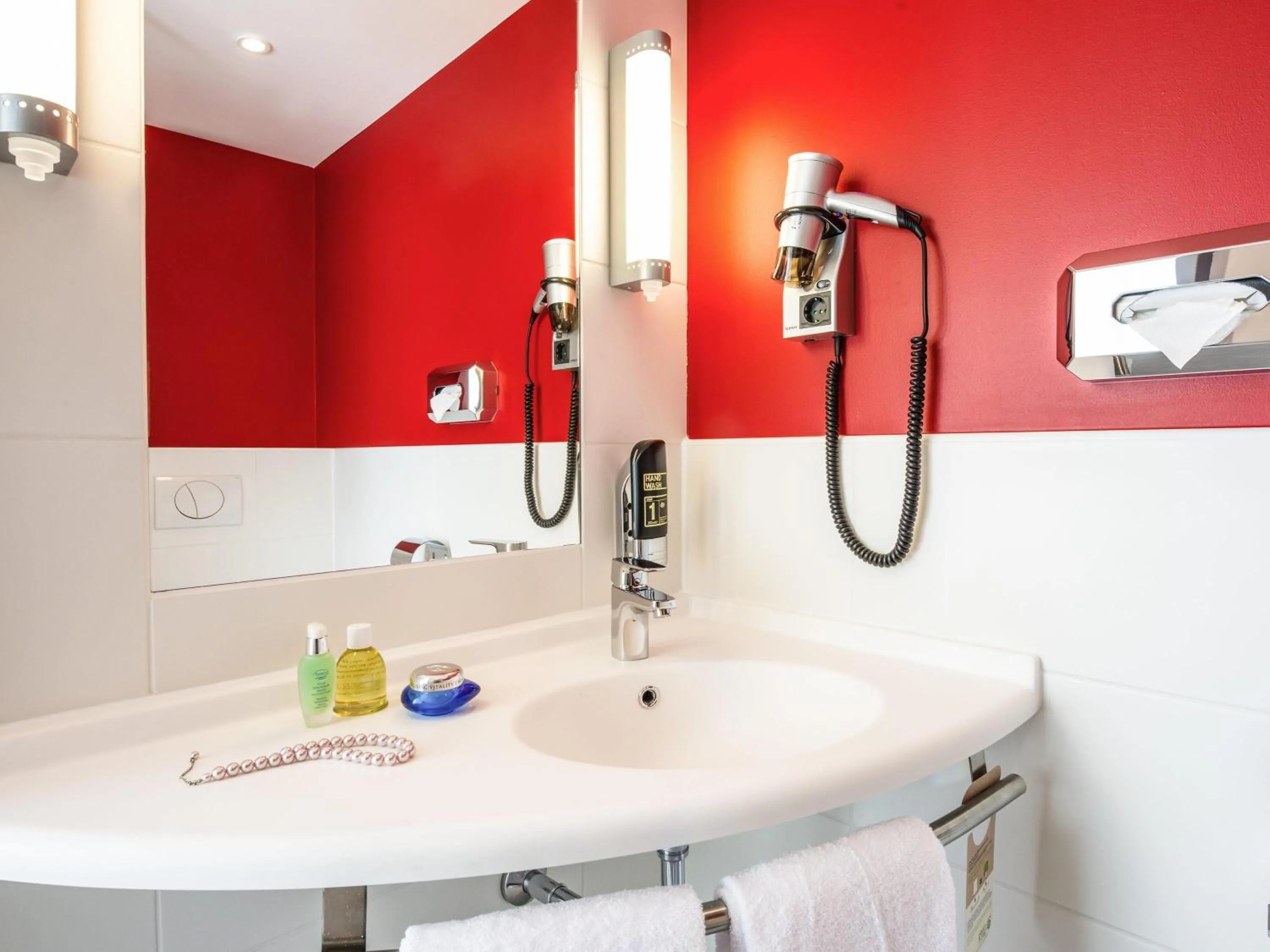 Bedroom in Ibis München Airport Süd