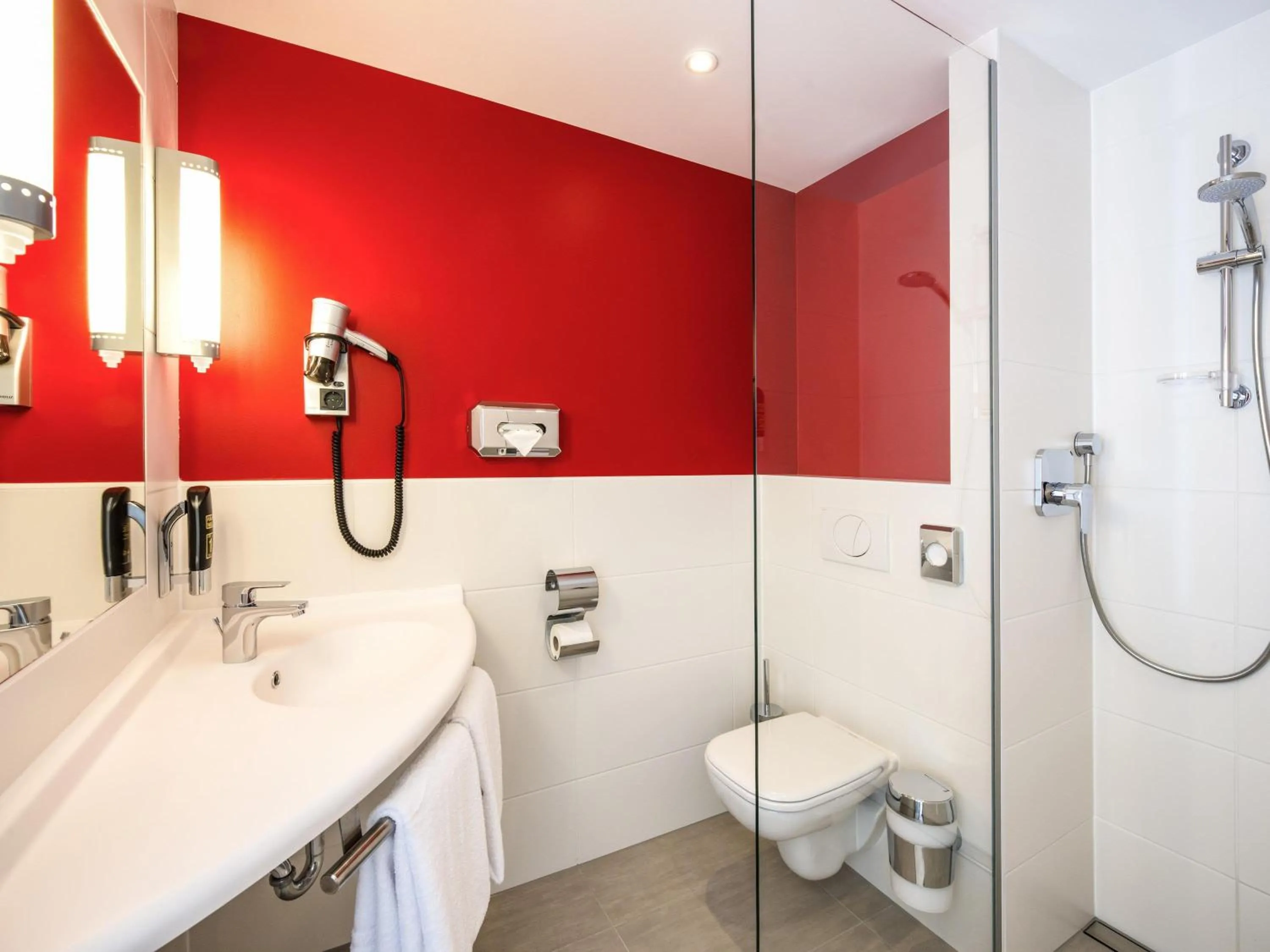 Bedroom in Ibis München Airport Süd