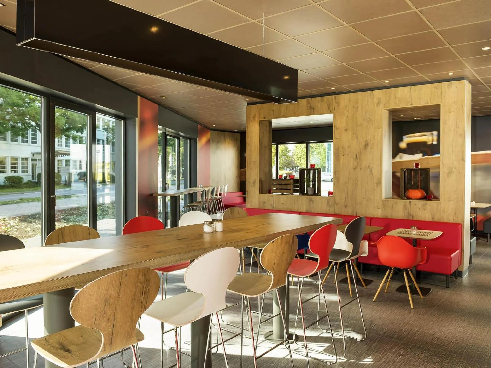 Restaurant/places to eat in Ibis München Airport Süd