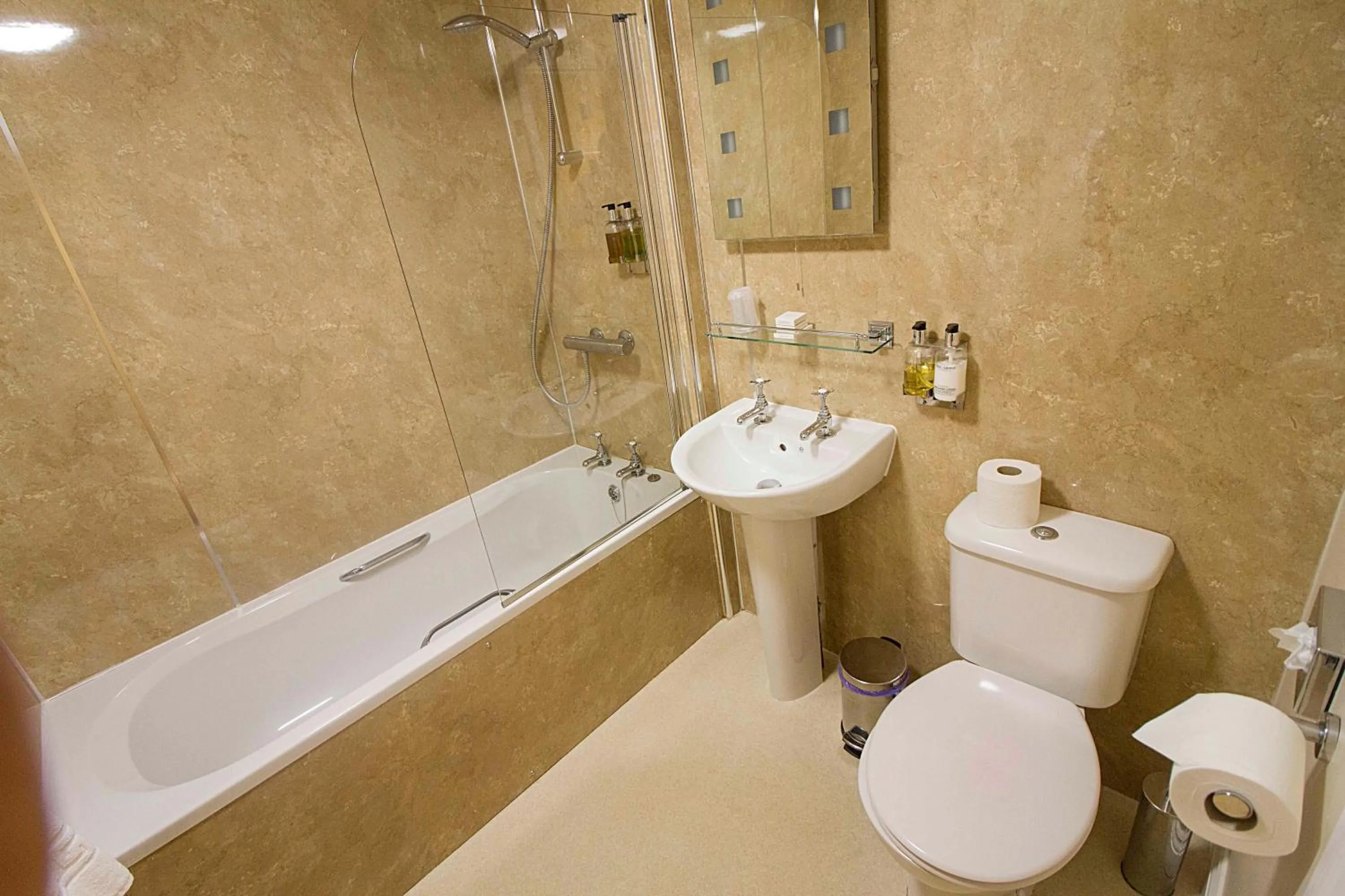 Shower in The Twice Brewed Inn