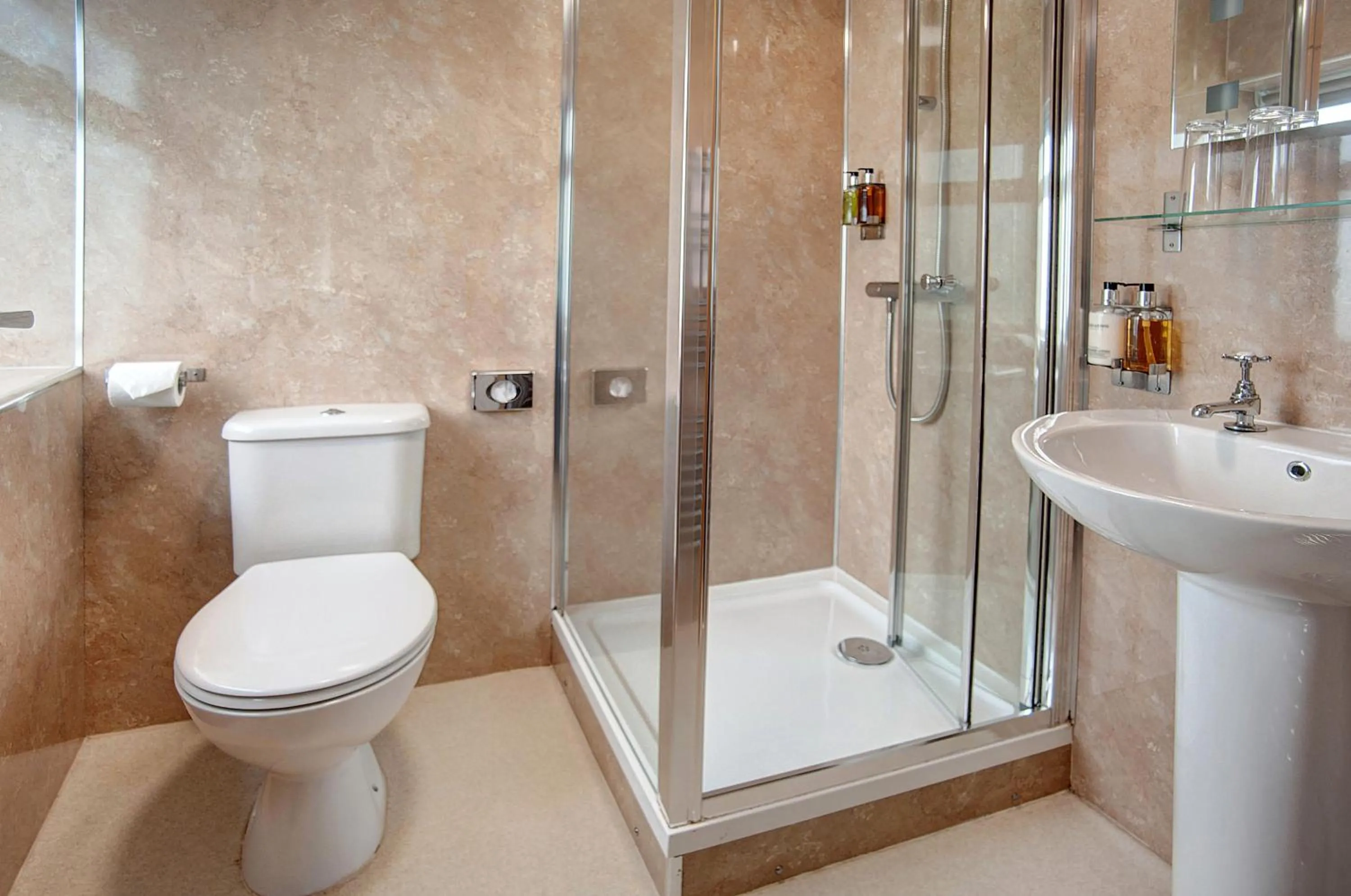 Shower in The Twice Brewed Inn