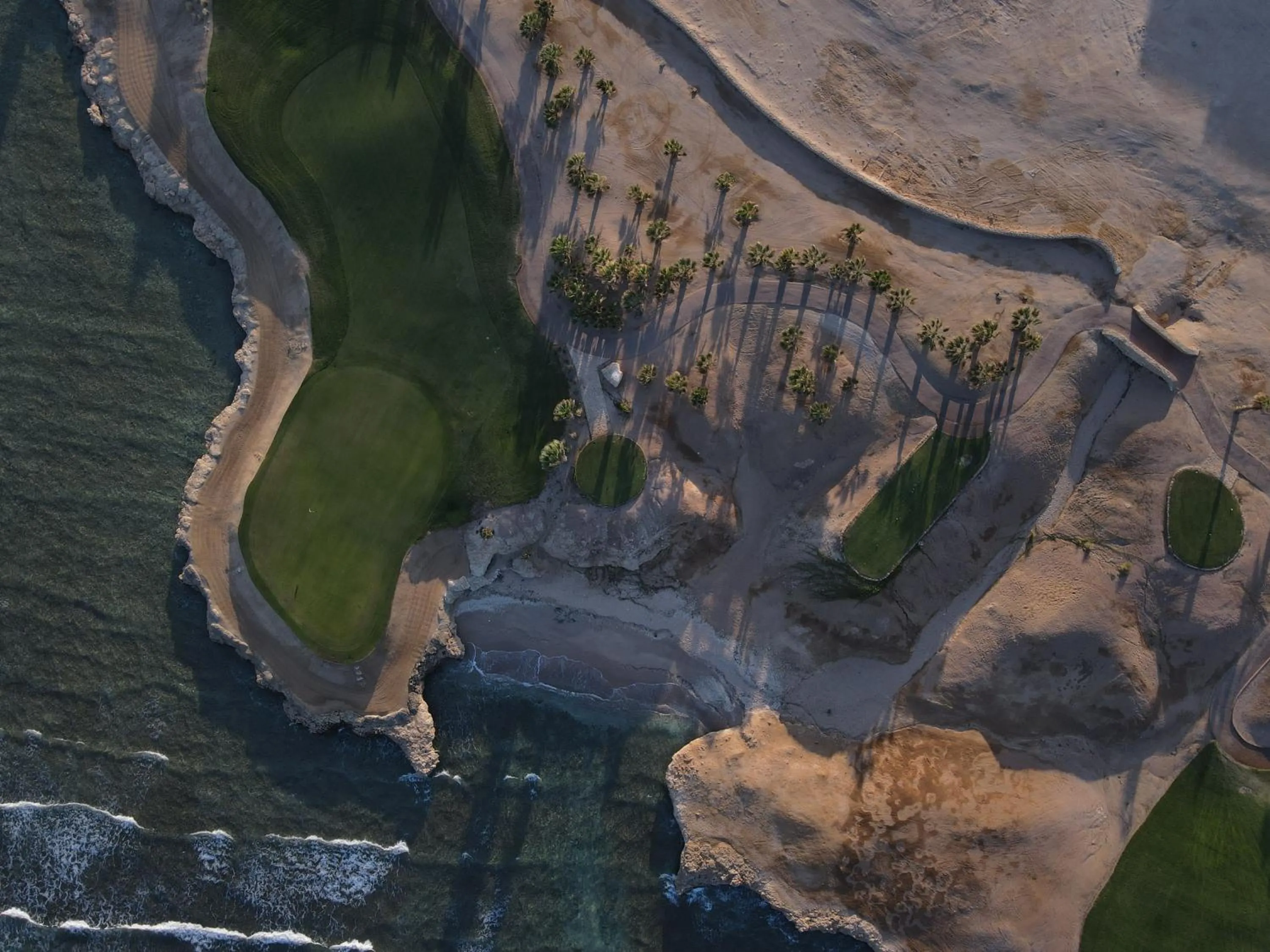 Golfcourse in The Breakers Diving and Surfing Lodge Soma Bay