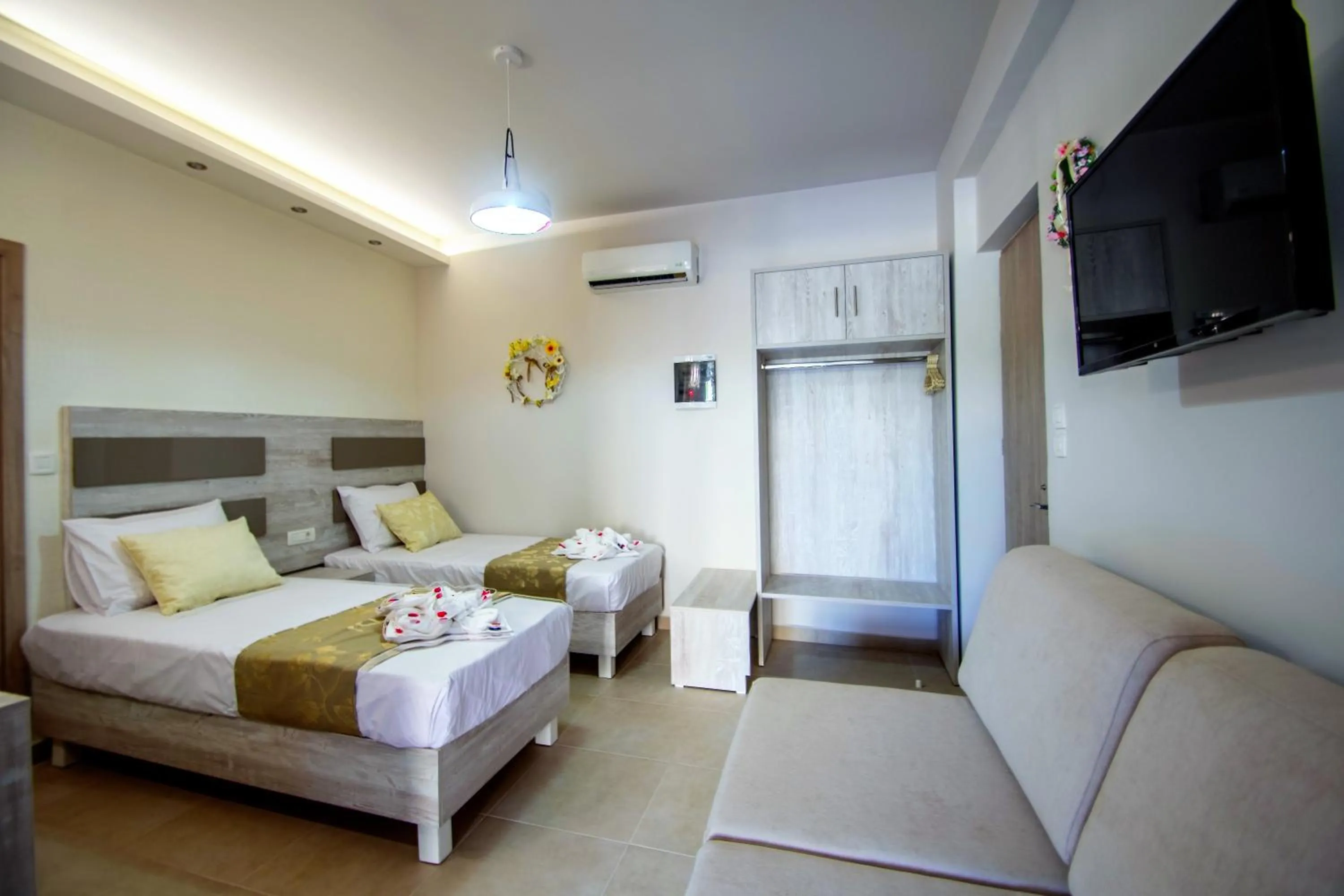 Photo of the whole room, Bed in Paradise Apartments