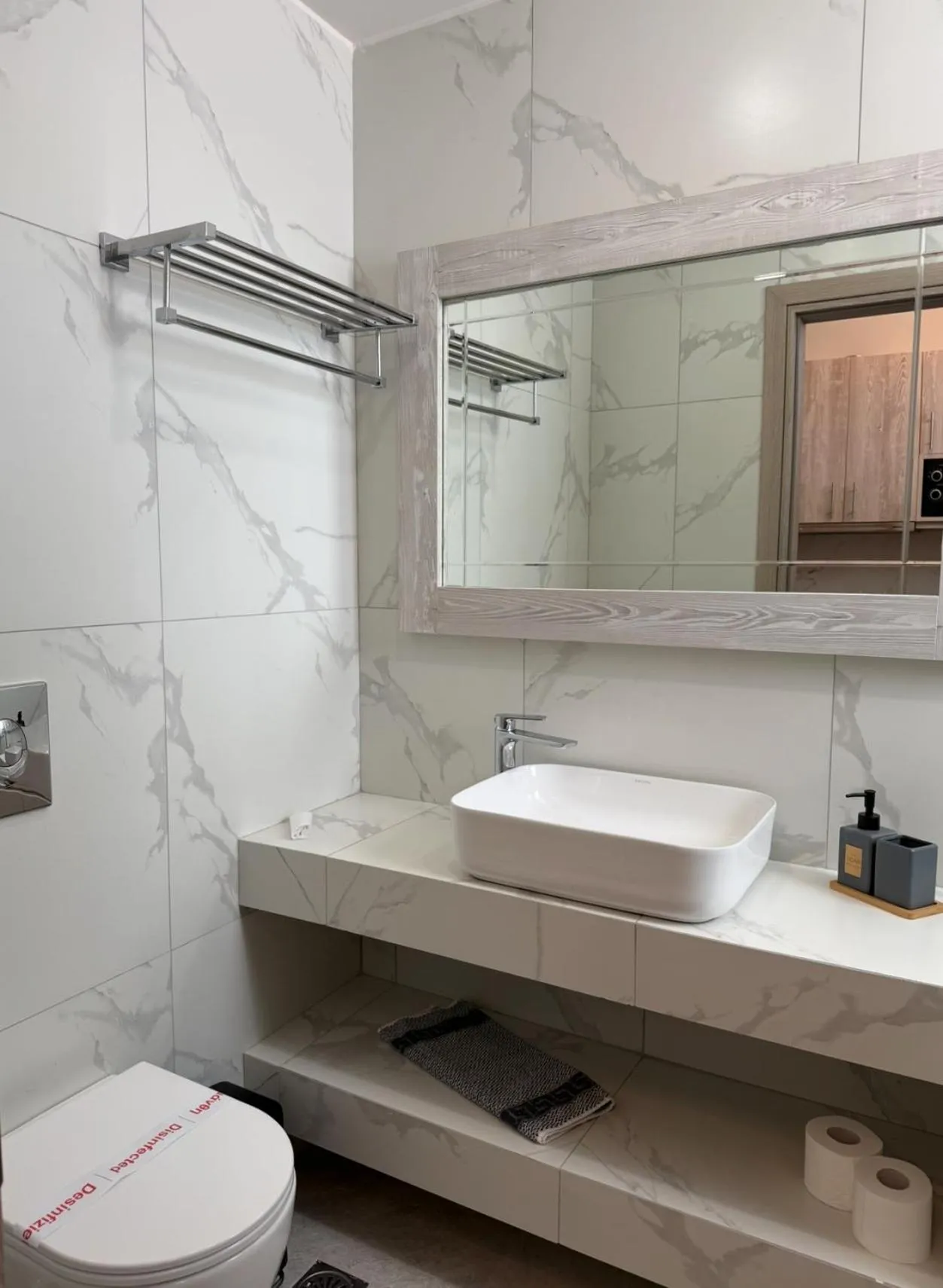 Bathroom in Paradise Apartments