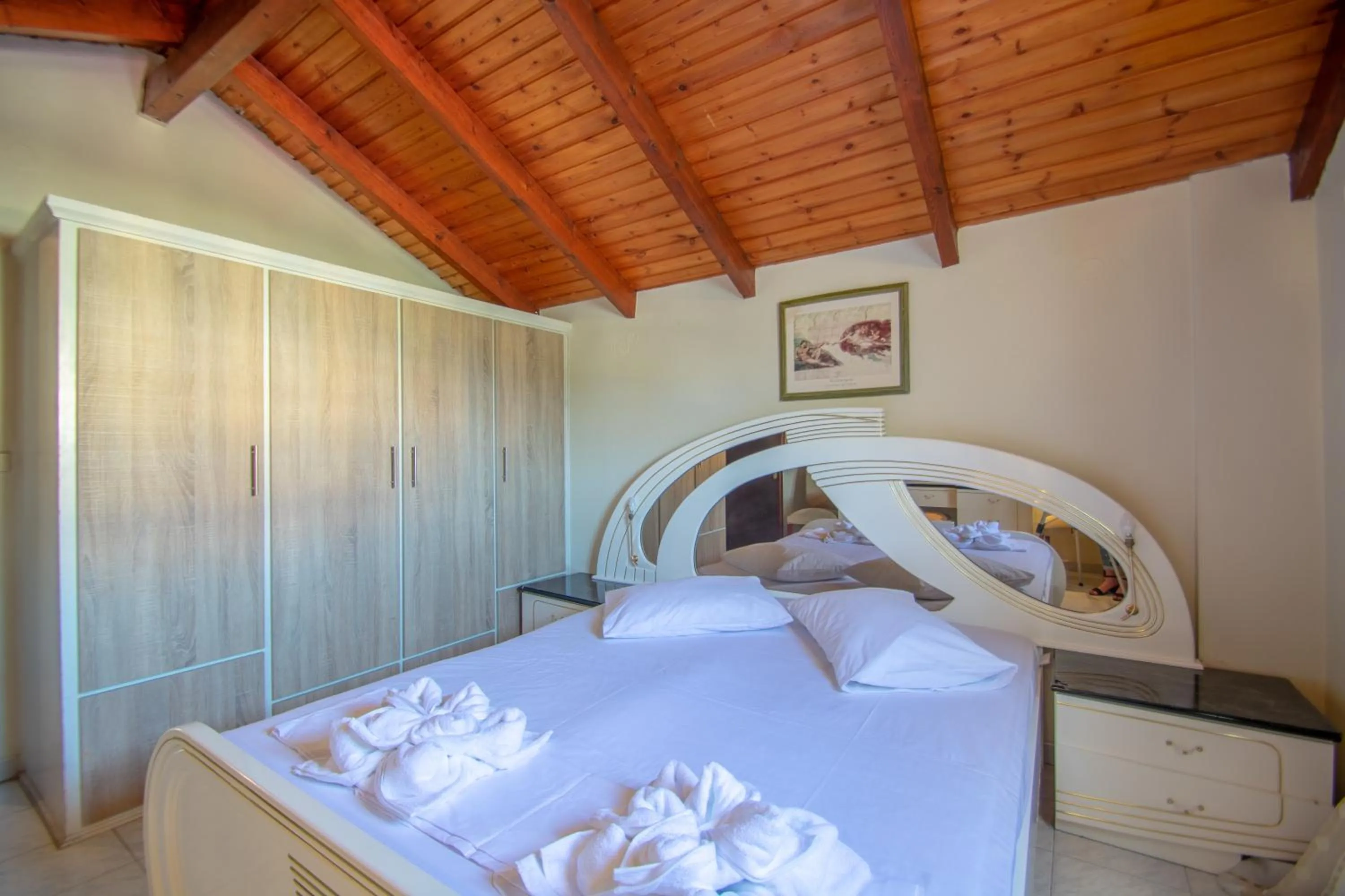 Photo of the whole room, Bed in Paradise Apartments