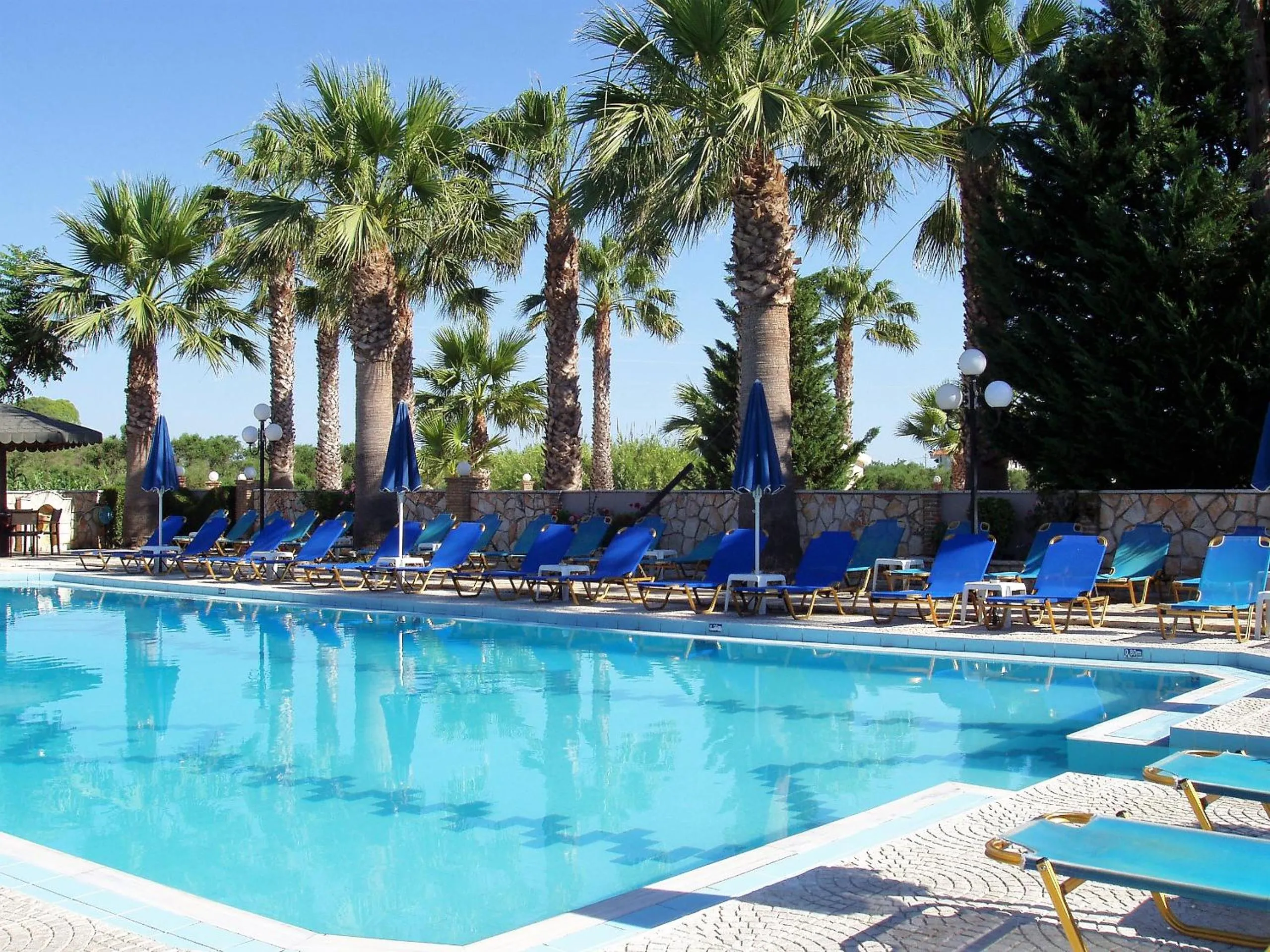 Swimming pool in Paradise Apartments