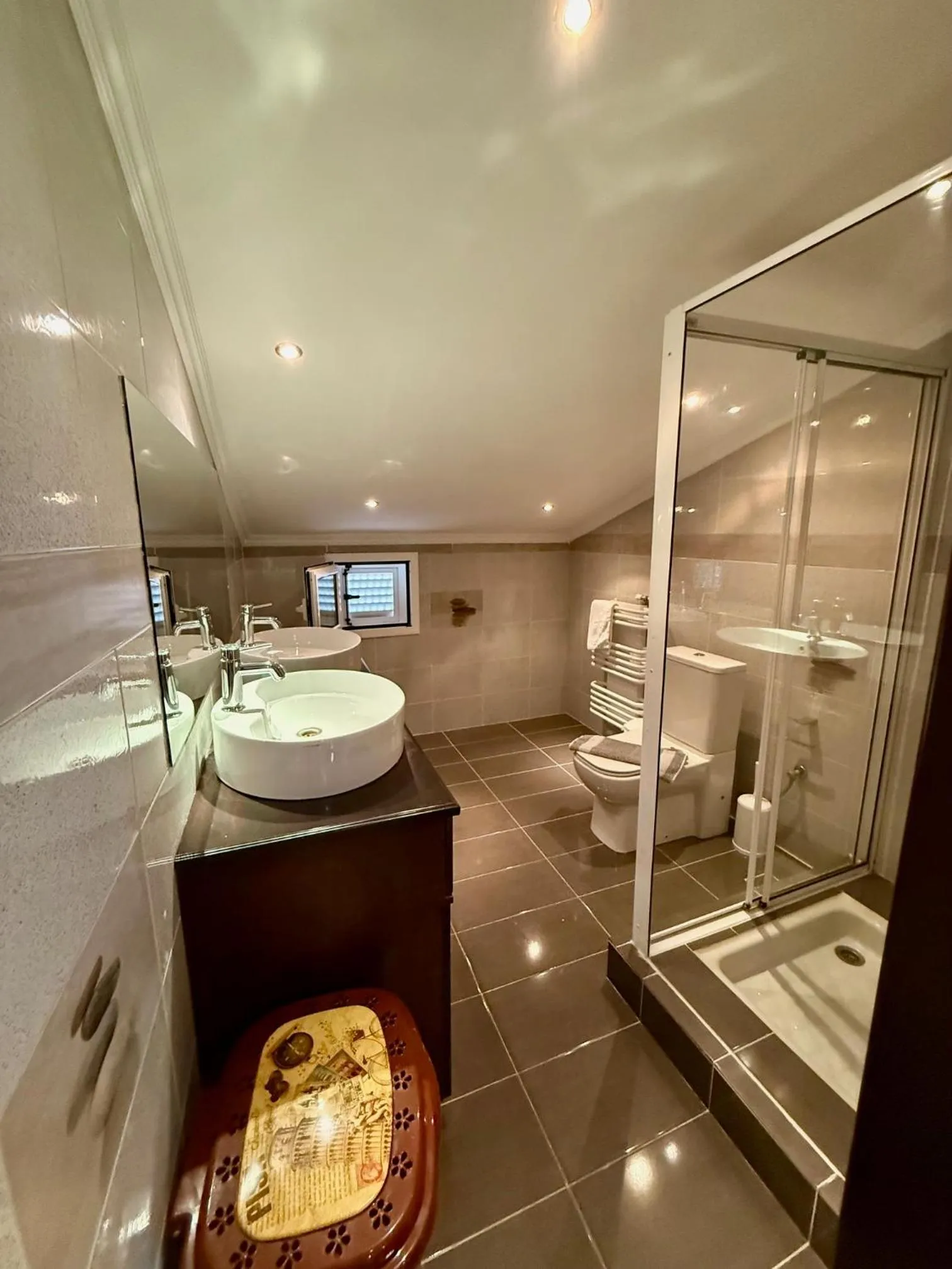 Shower in Paradise Apartments