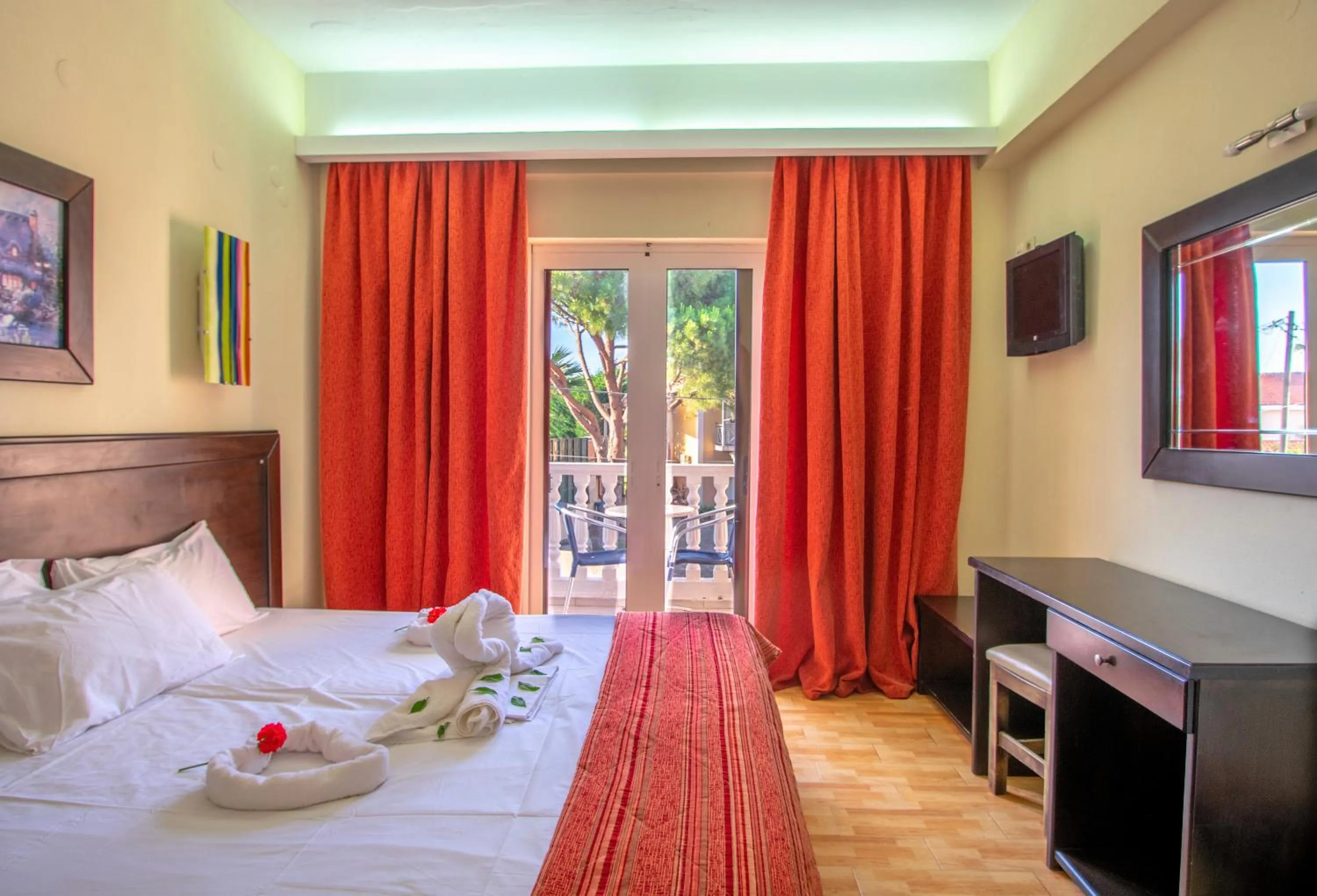 Bed in Paradise Apartments