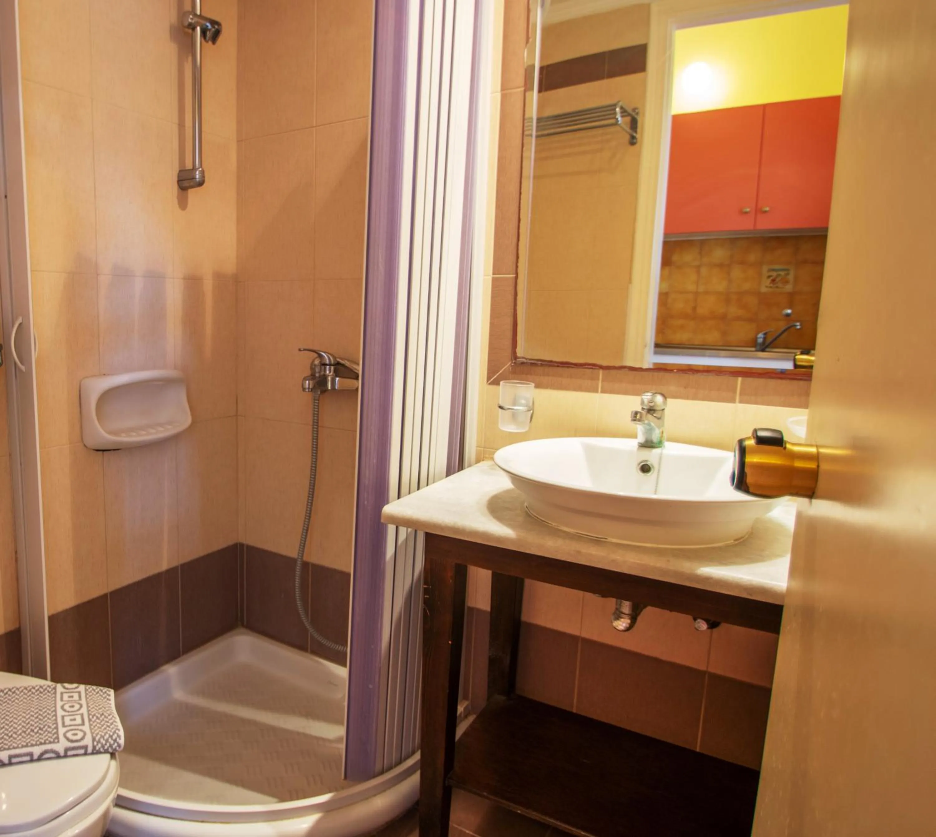 Bathroom in Paradise Apartments