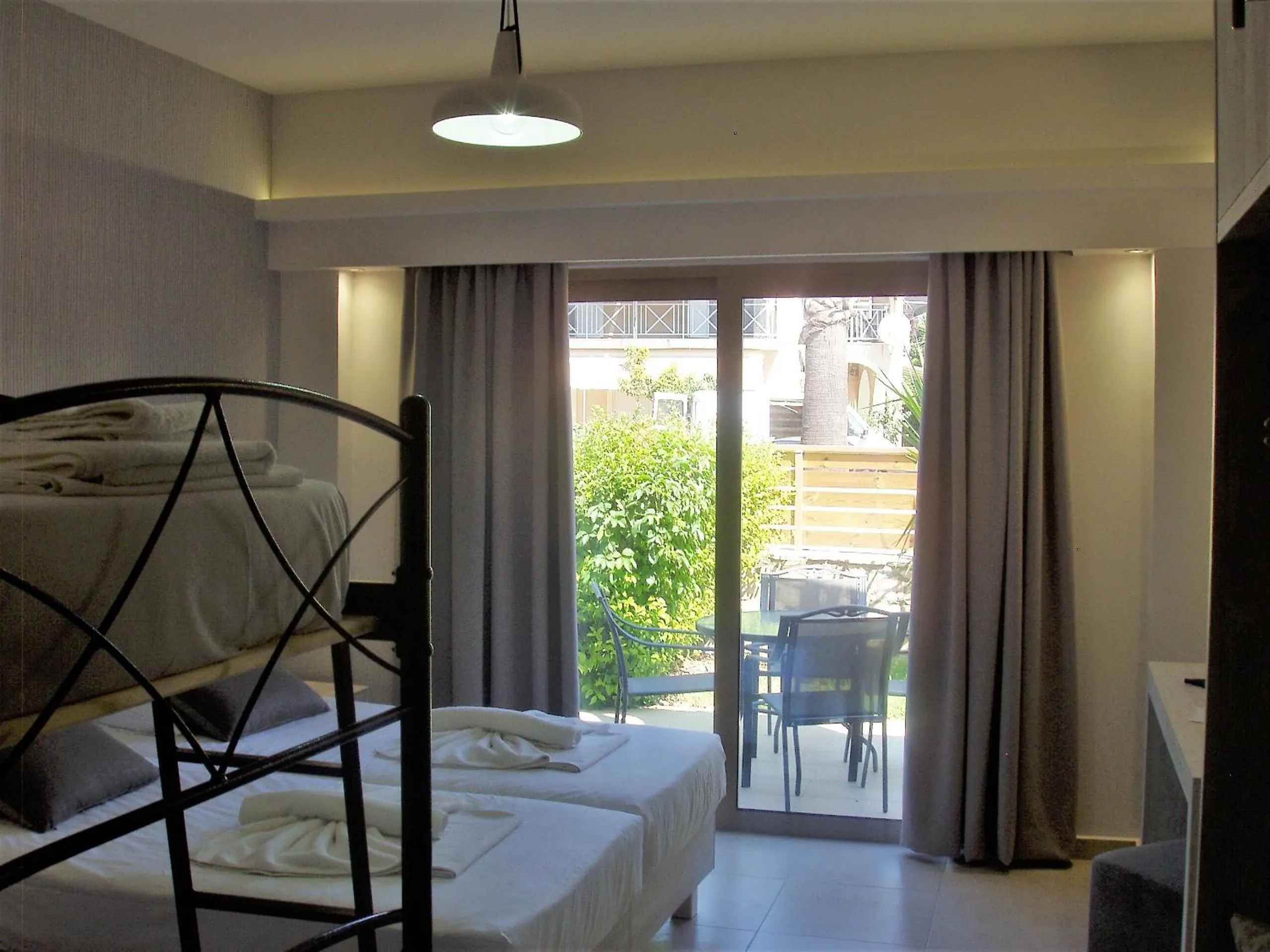 Balcony/Terrace, Bed in Paradise Apartments