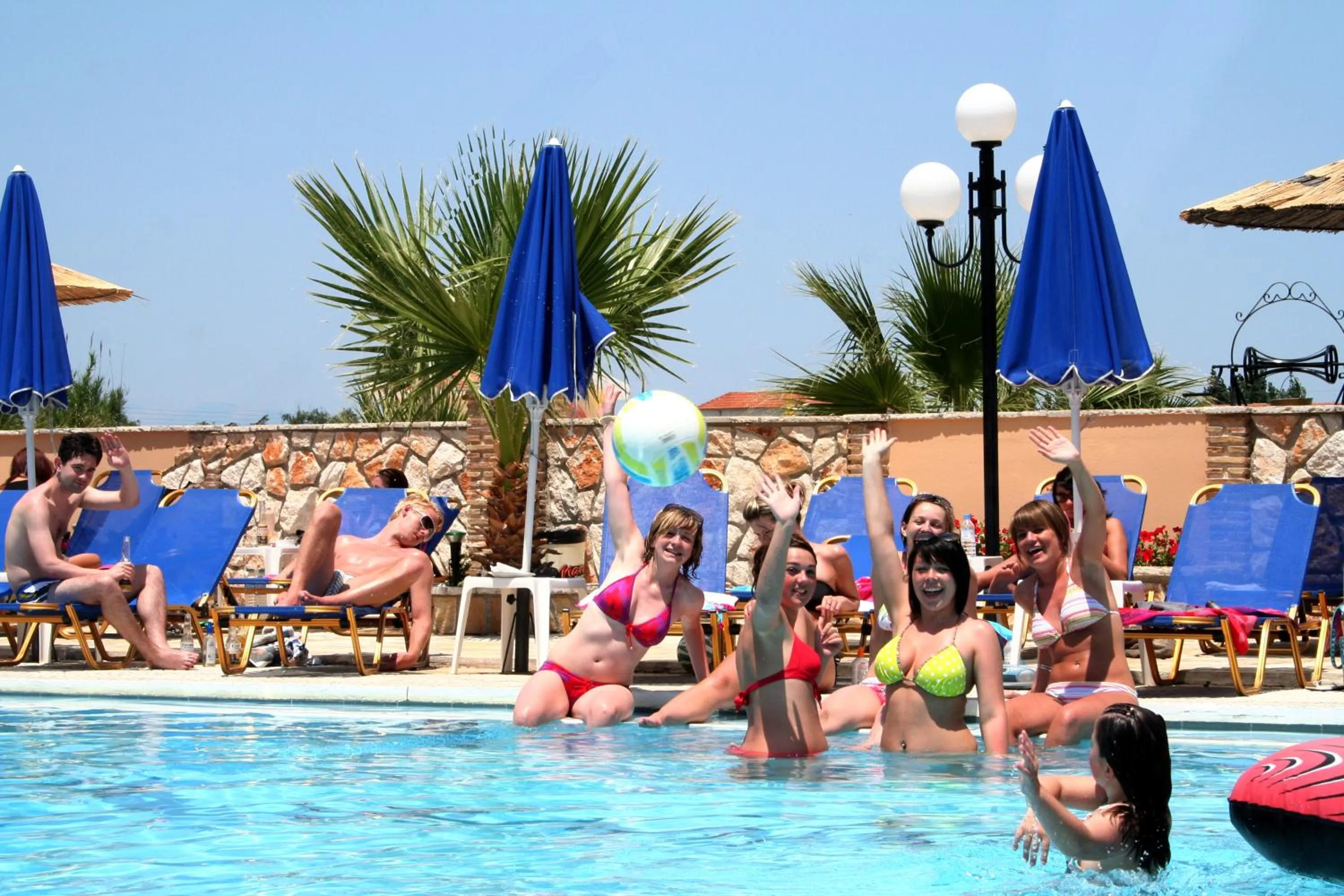 Swimming pool in Paradise Apartments