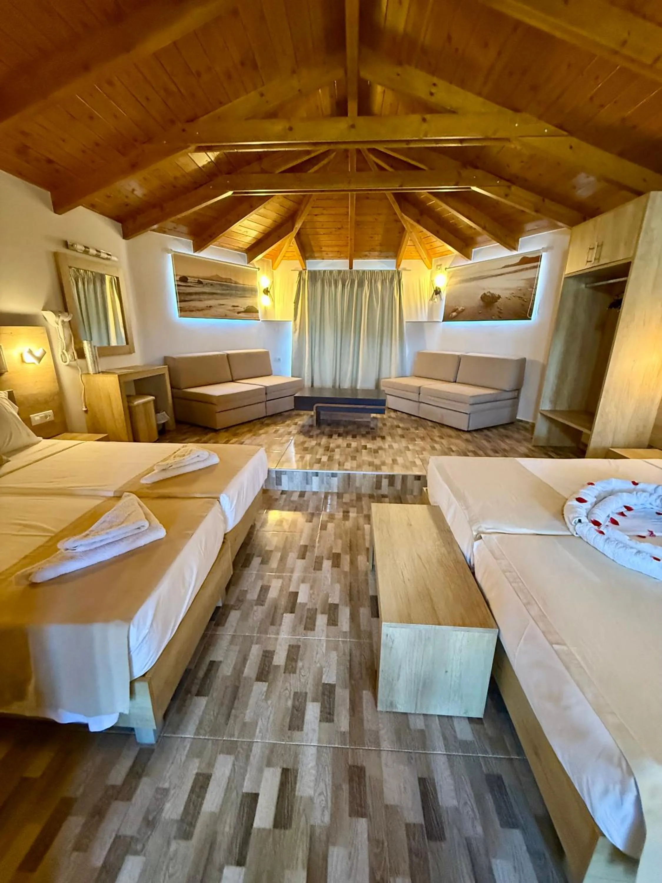 Bedroom, Bed in Paradise Apartments