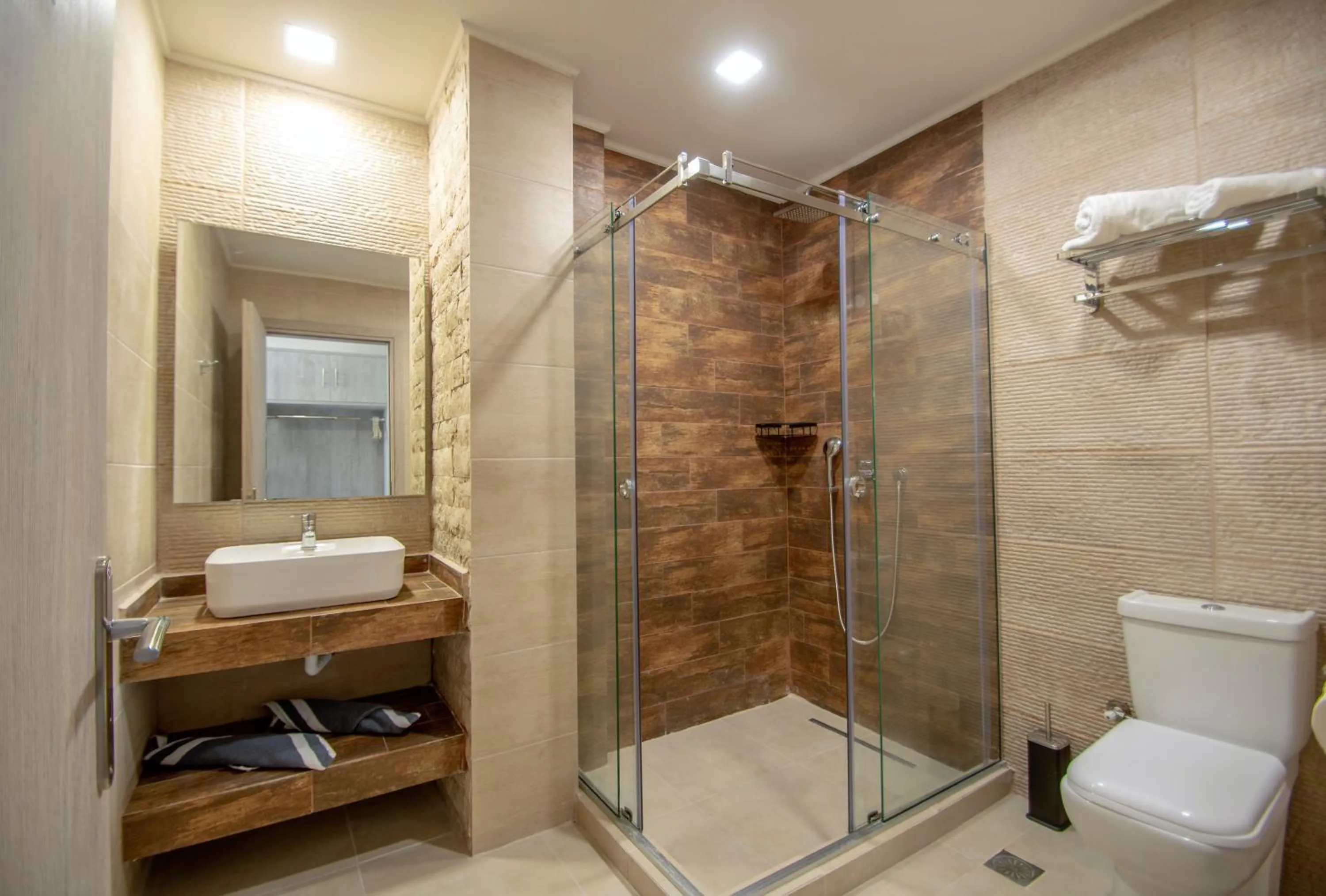 Bathroom in Paradise Apartments