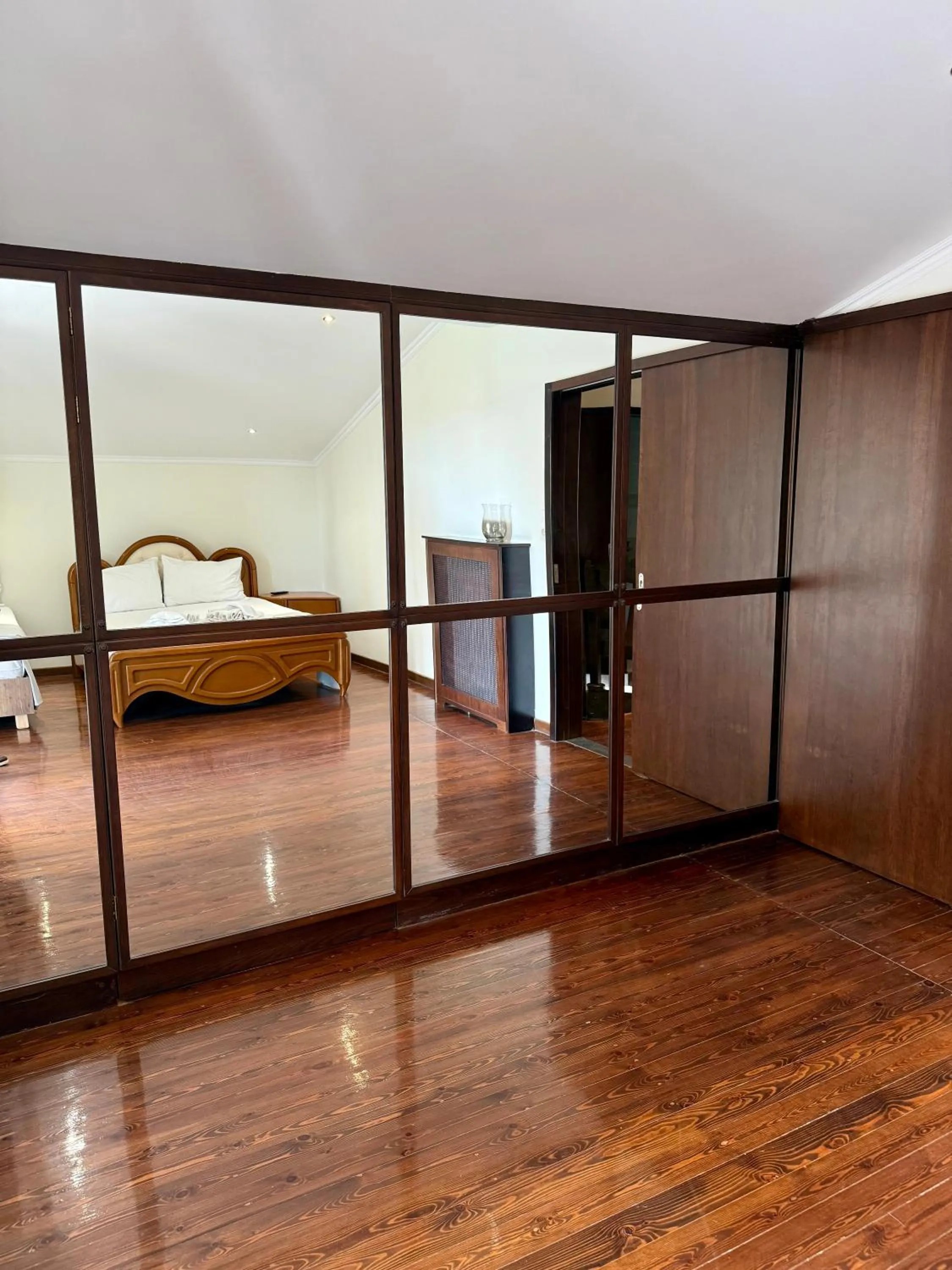 wardrobe, Bed in Paradise Apartments