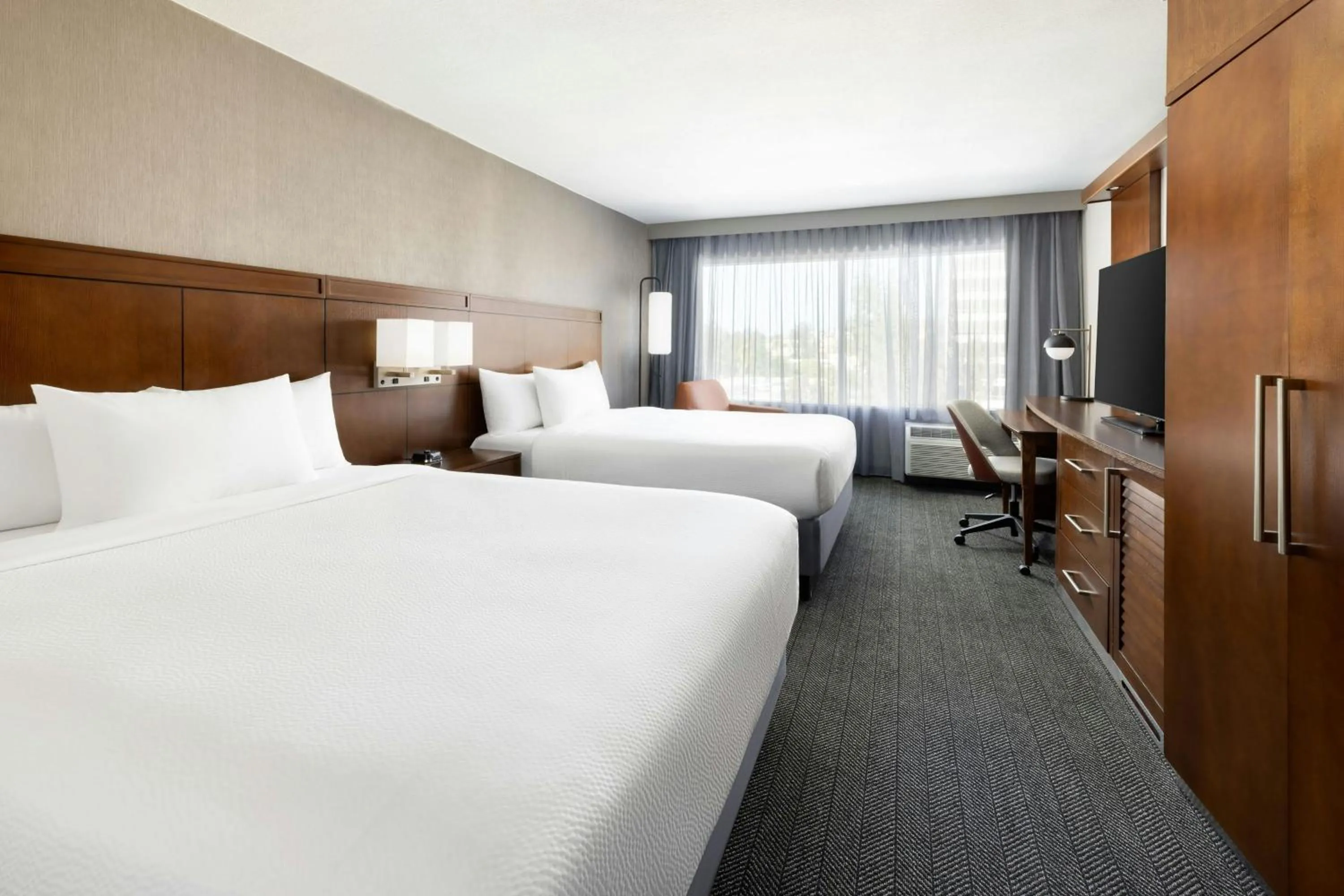 Photo of the whole room, Bed in Courtyard by Marriott Los Angeles Woodland Hills