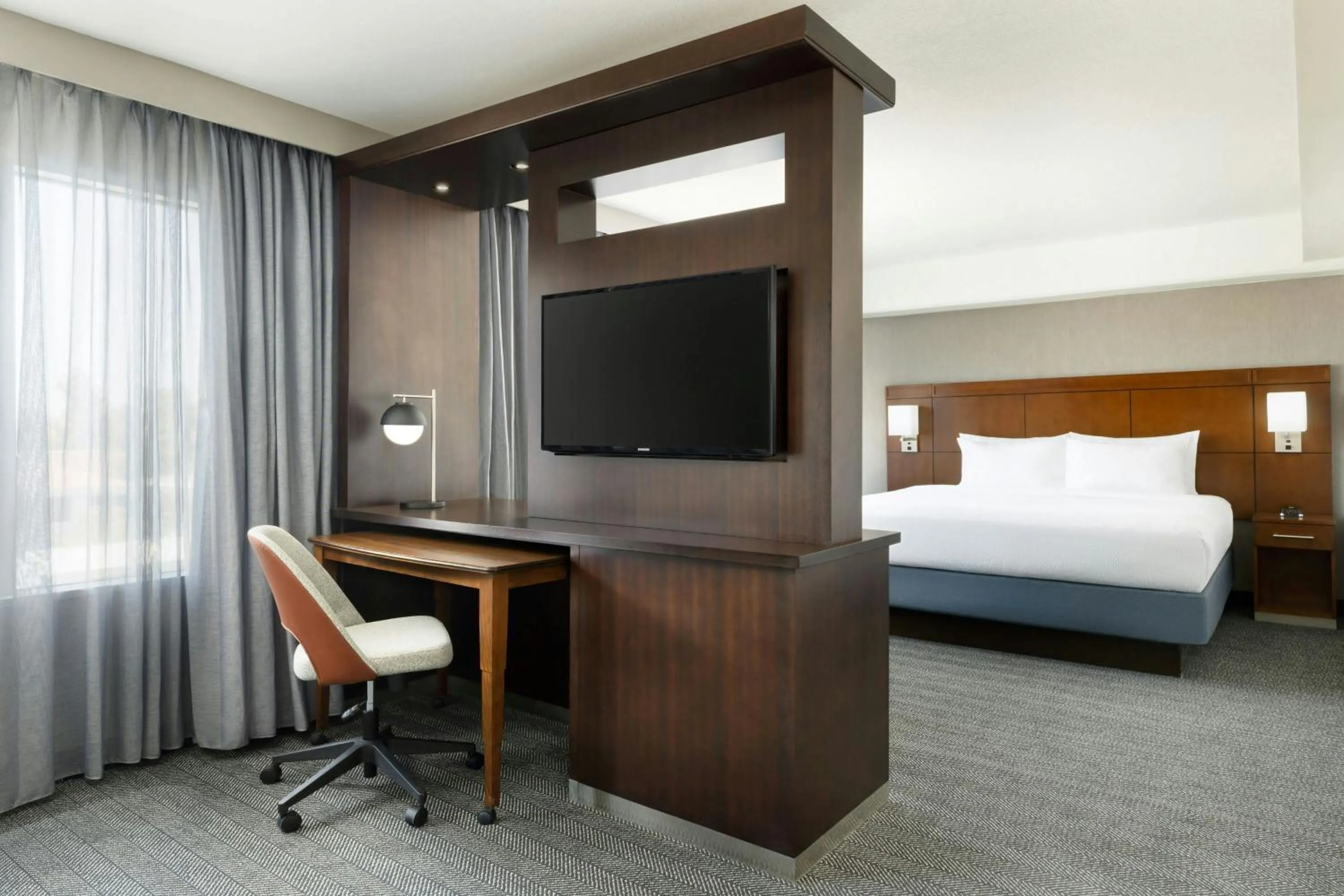 Photo of the whole room, Bed in Courtyard by Marriott Los Angeles Woodland Hills