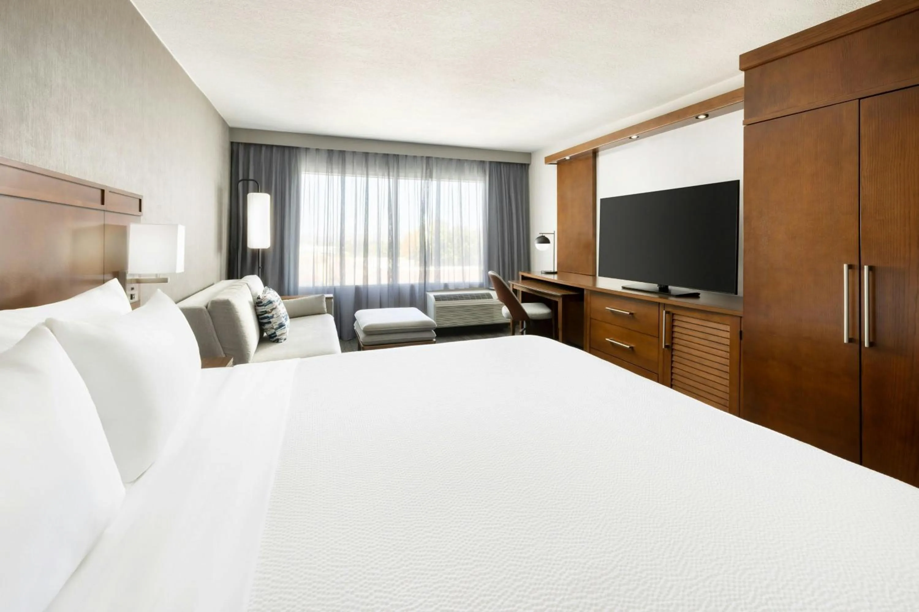 Photo of the whole room, Bed in Courtyard by Marriott Los Angeles Woodland Hills