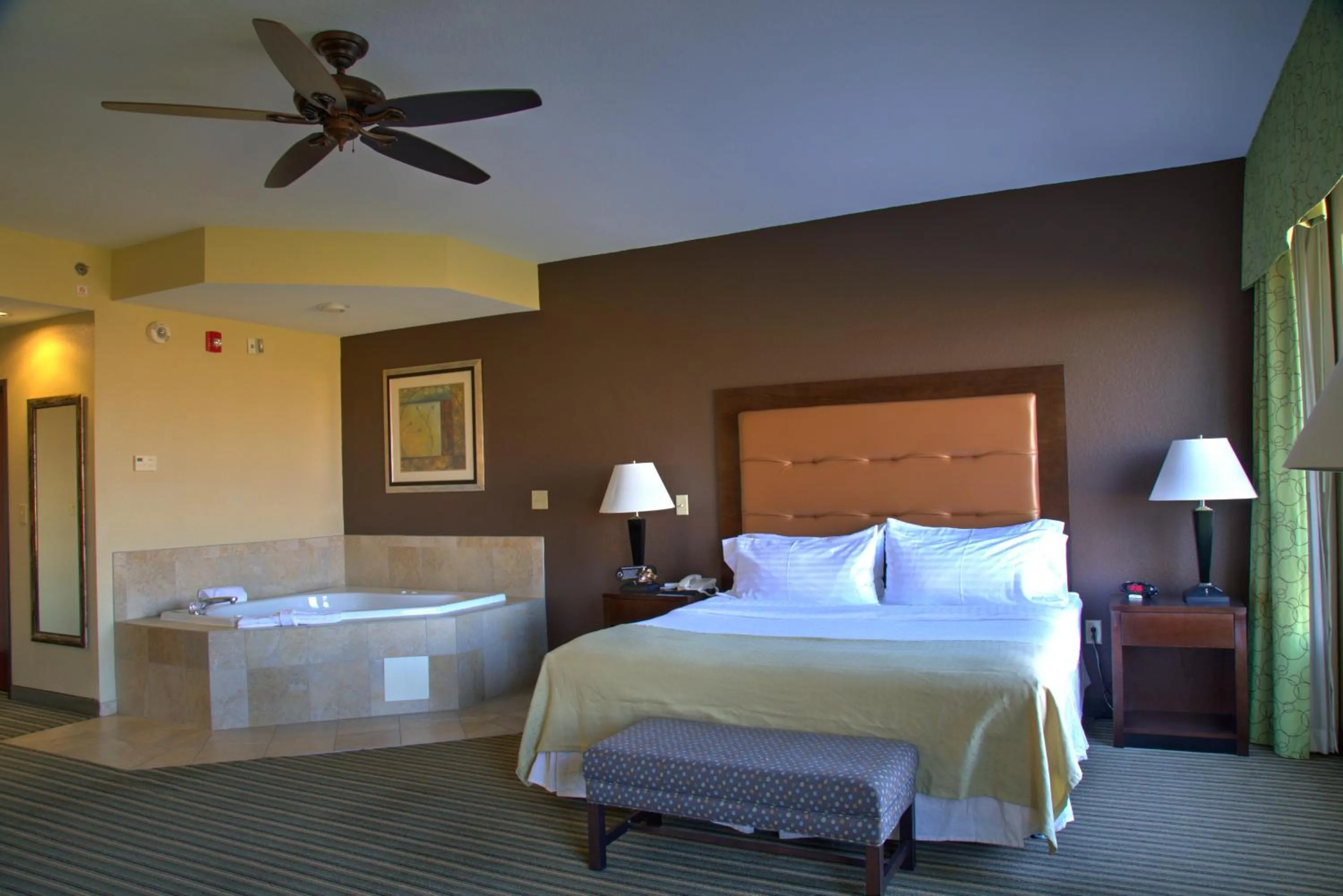 Photo of the whole room, Bed in Holiday Inn Pearl - Jackson Area by IHG
