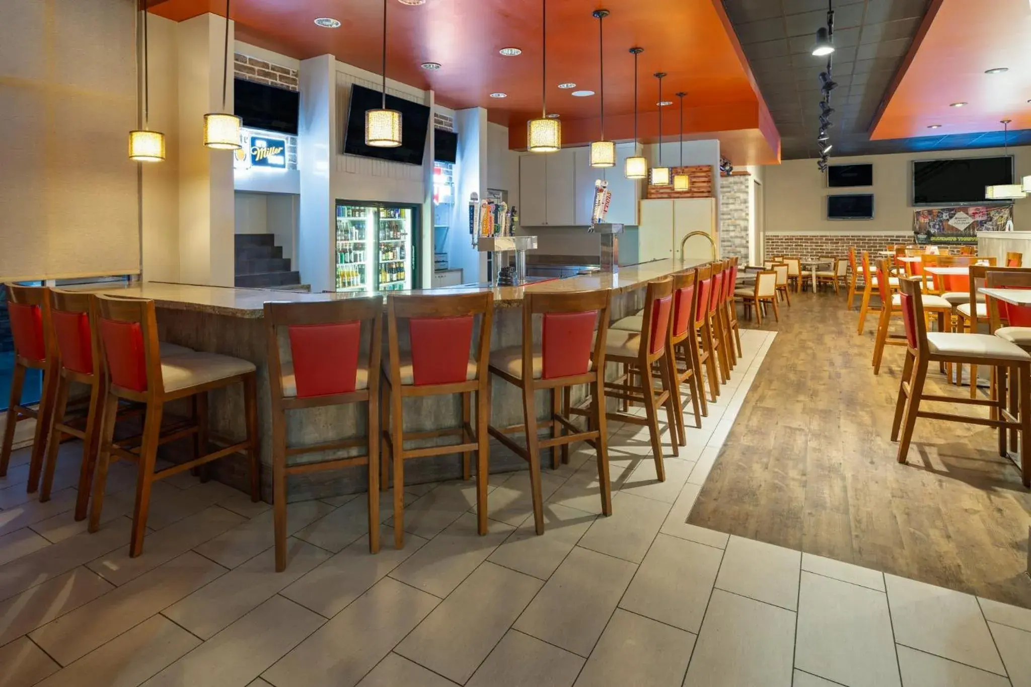 Lounge or bar in Holiday Inn Pearl - Jackson Area by IHG Lounge or bar in Holiday Inn Pearl - Jackson Area by IHG