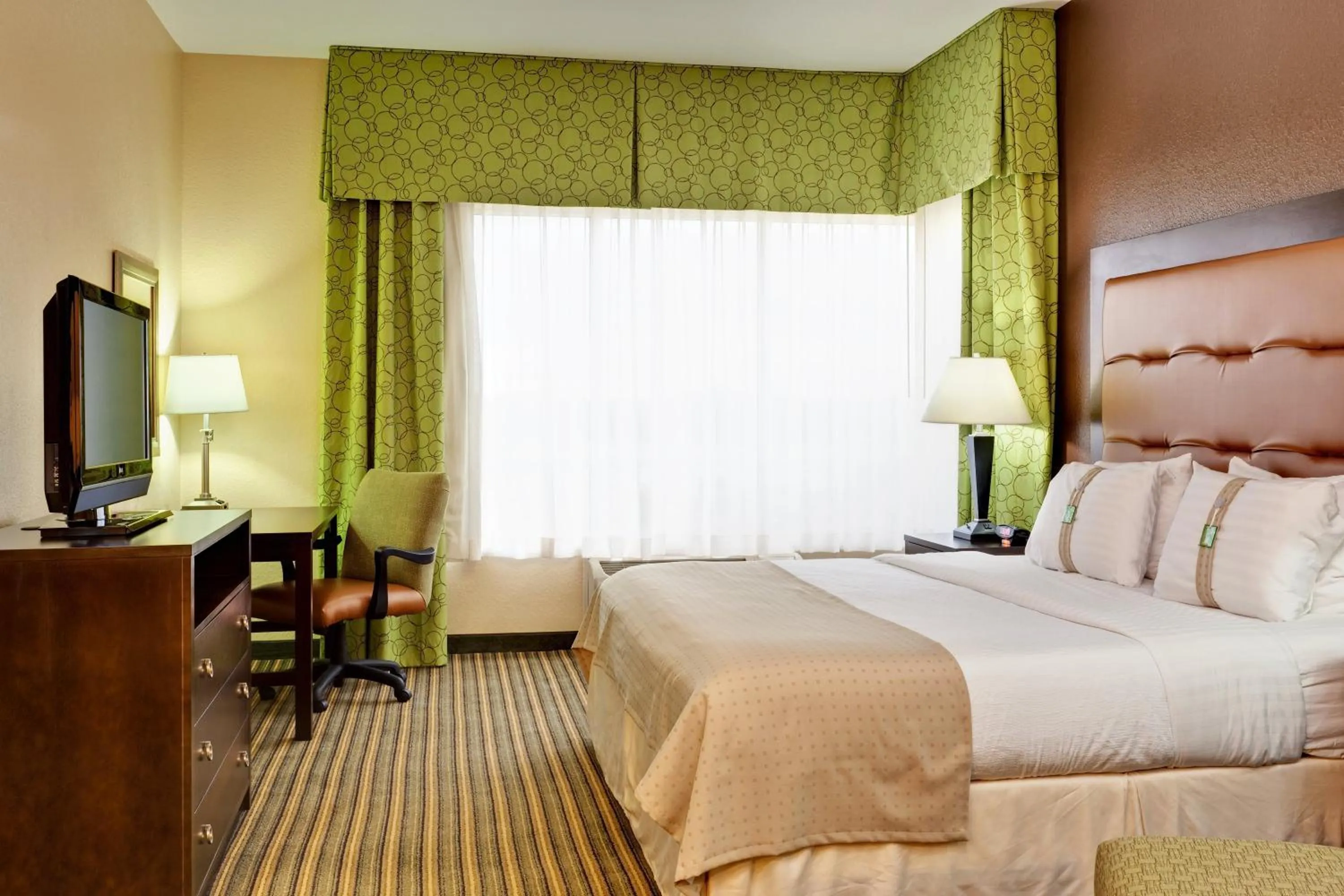 Photo of the whole room, Bed in Holiday Inn Pearl - Jackson Area by IHG