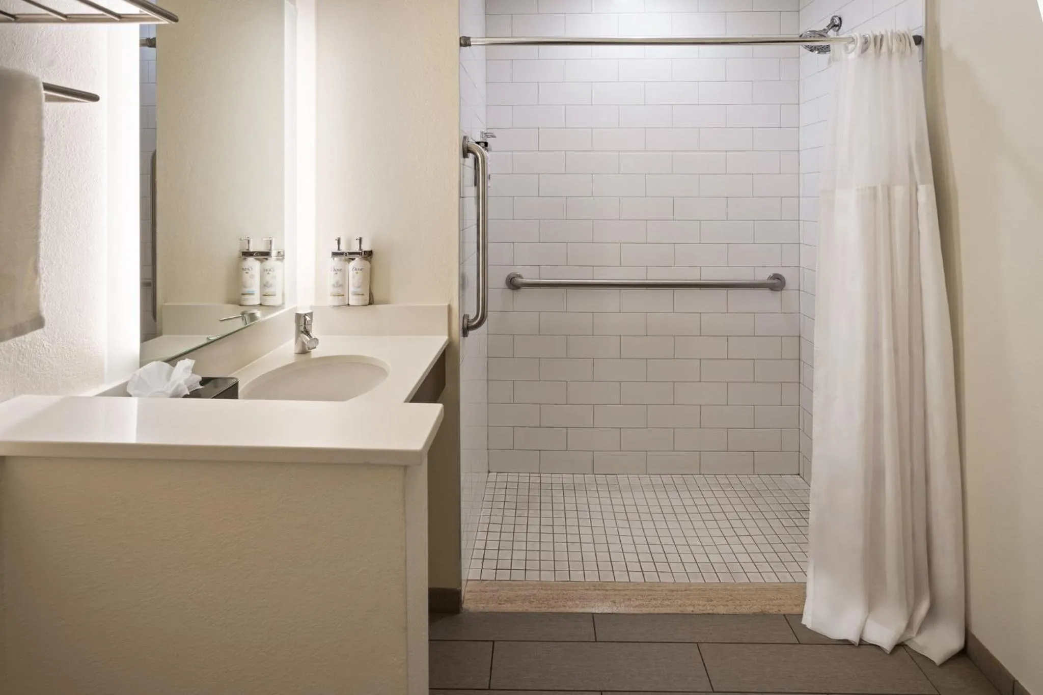 Photo of the whole room in Holiday Inn Pearl - Jackson Area by IHG