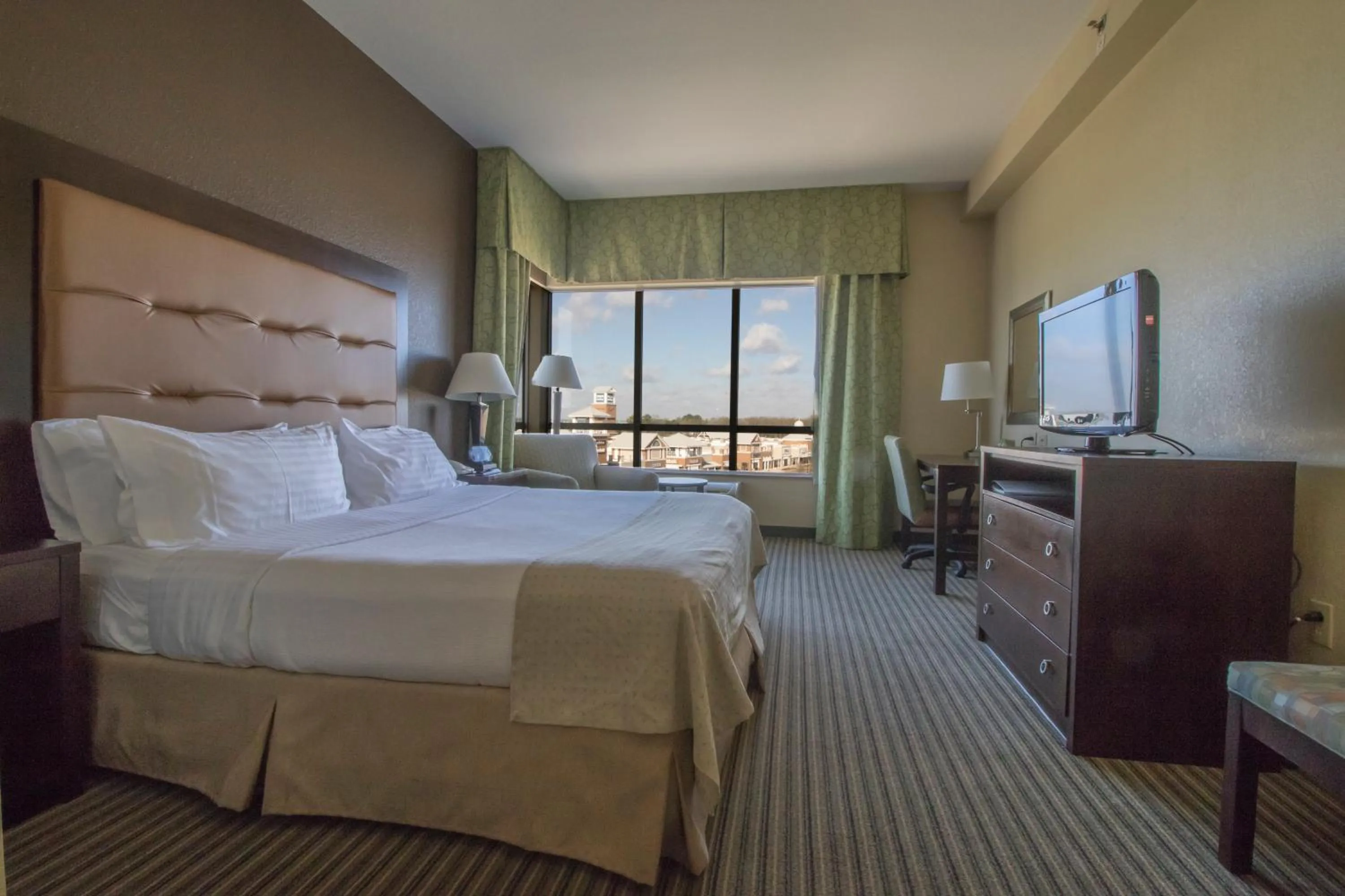 Photo of the whole room, Bed in Holiday Inn Pearl - Jackson Area by IHG