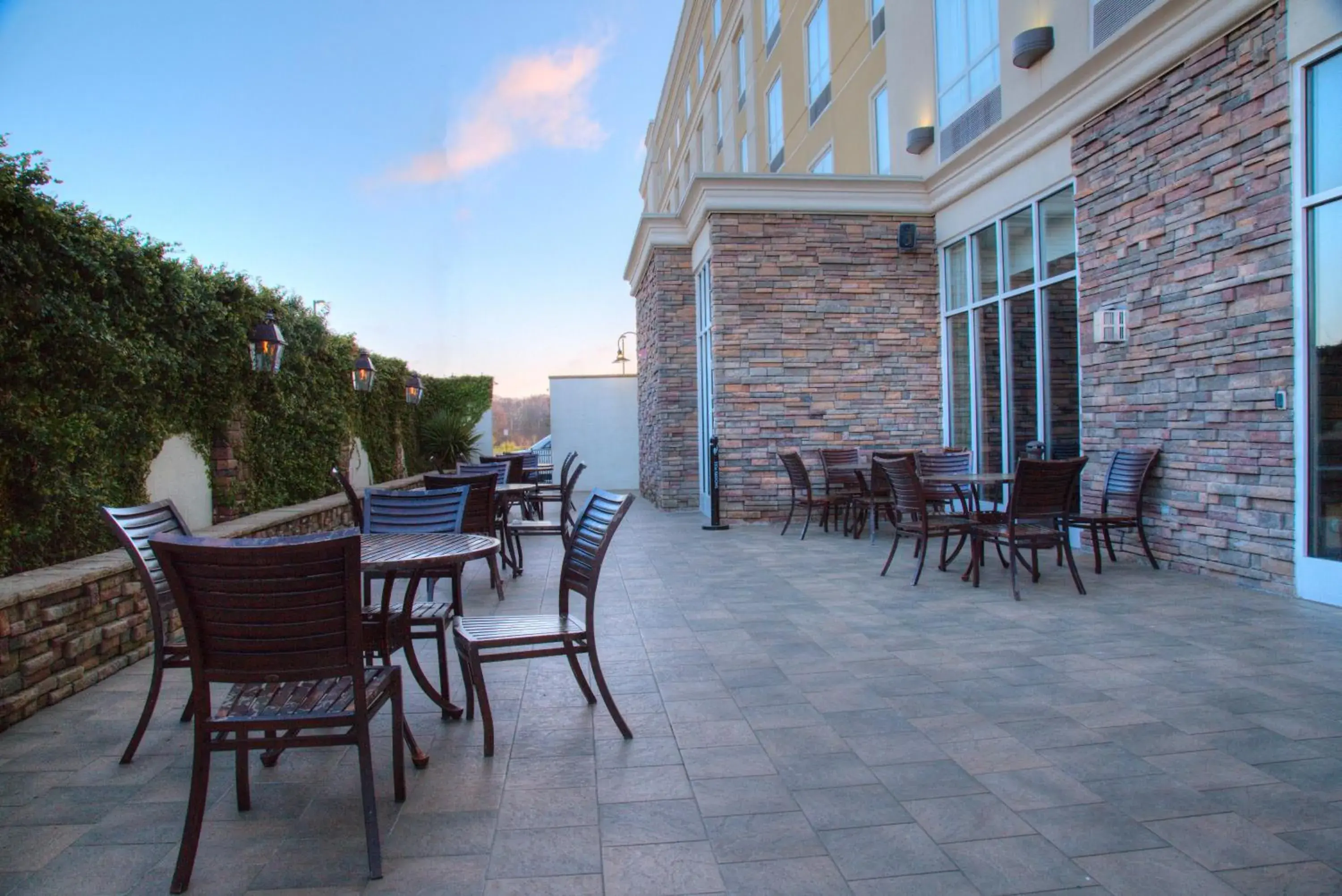 Property building in Holiday Inn Pearl - Jackson Area by IHG Property building in Holiday Inn Pearl - Jackson Area by IHG