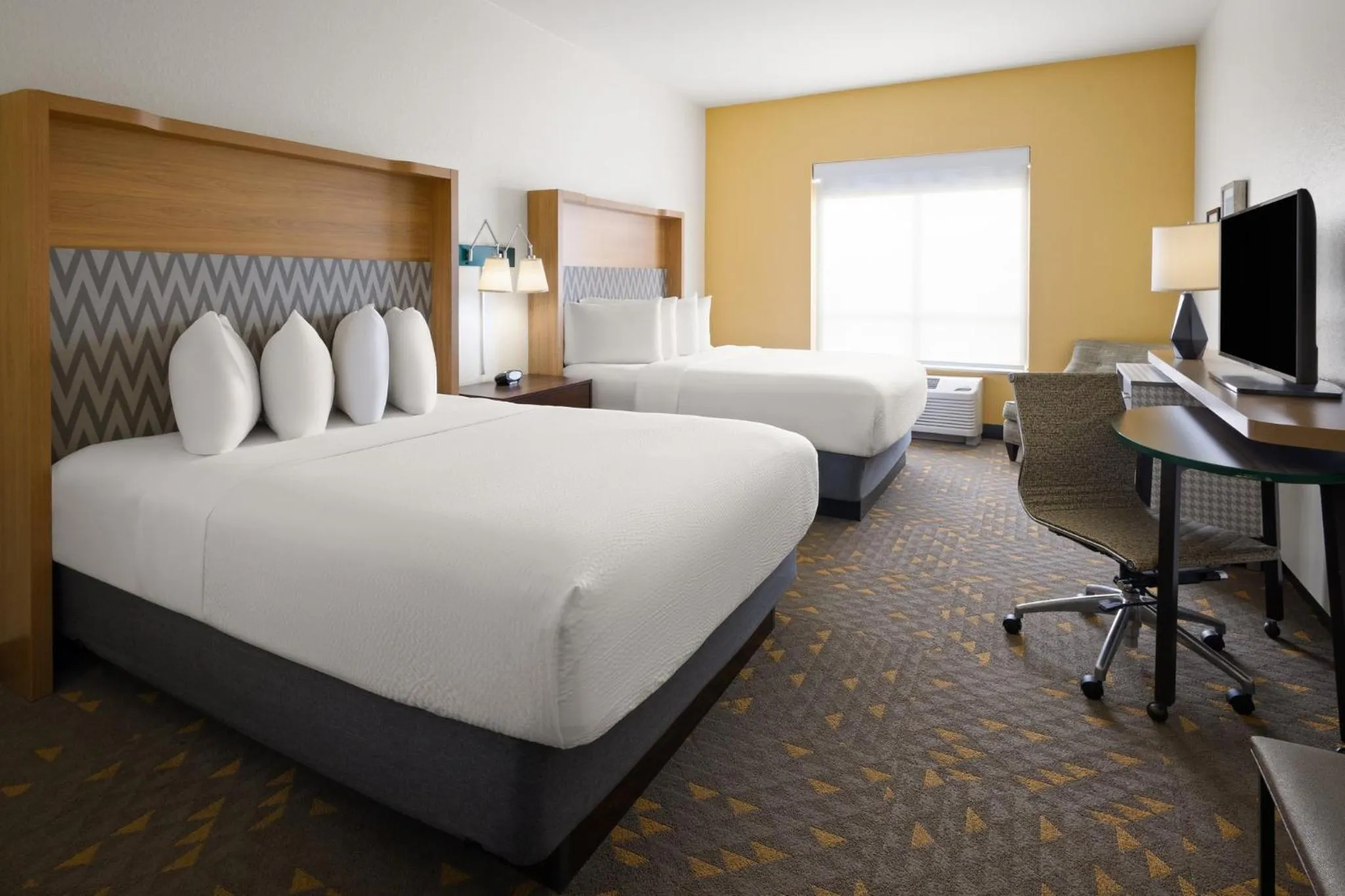 Photo of the whole room, Bed in Holiday Inn Pearl - Jackson Area by IHG