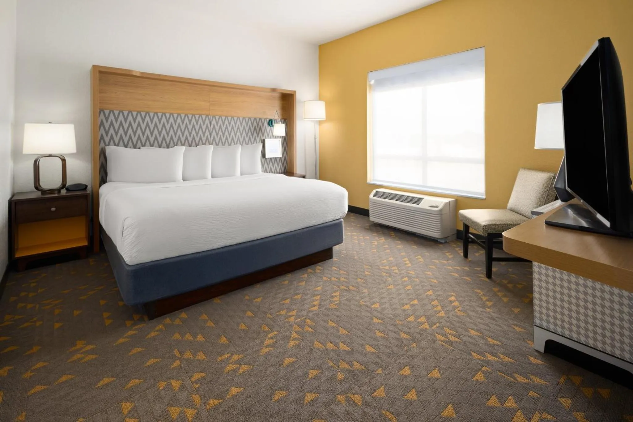 Photo of the whole room, Bed in Holiday Inn Pearl - Jackson Area by IHG