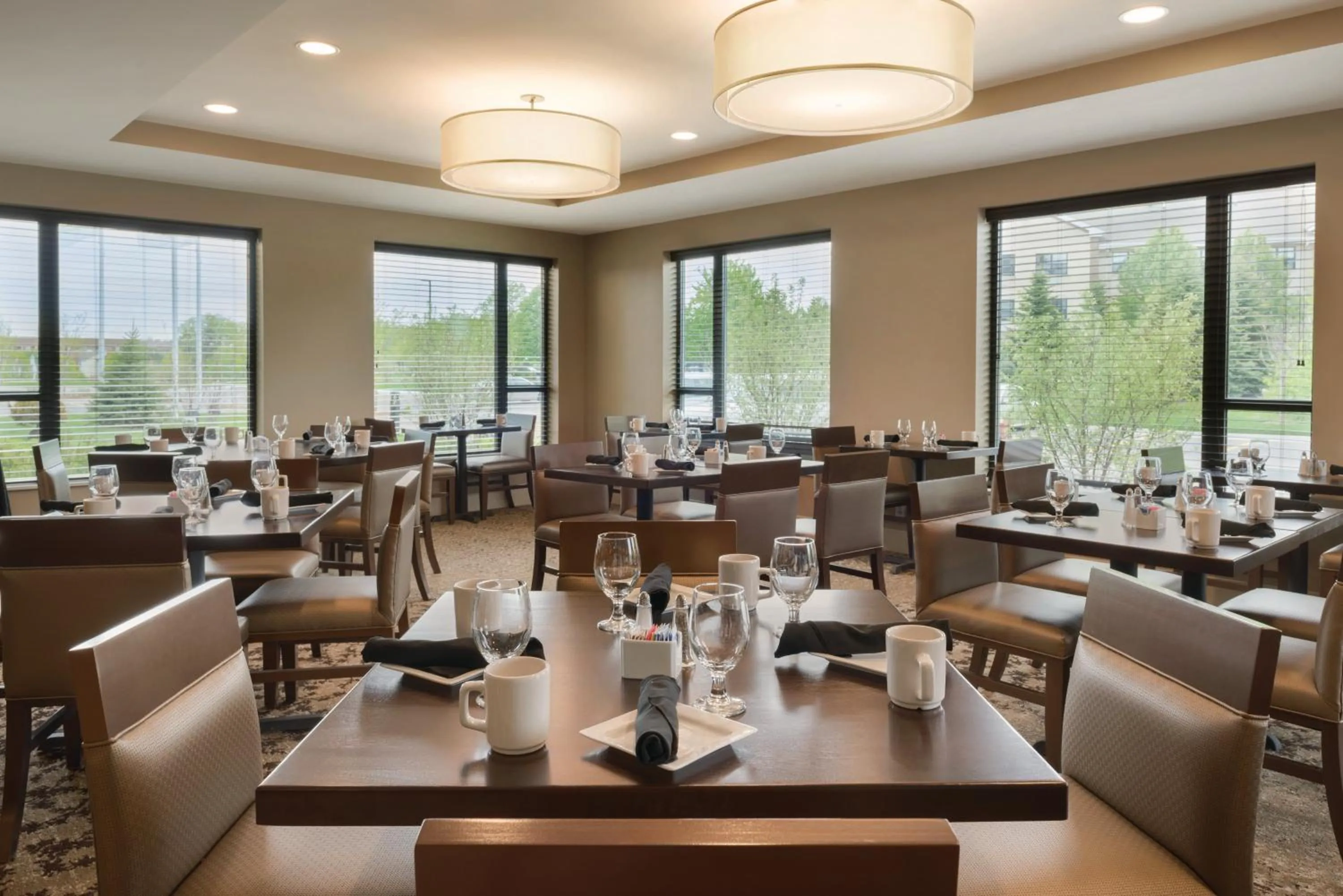 Restaurant/places to eat in Holiday Inn Chicago Schaumburg by IHG
