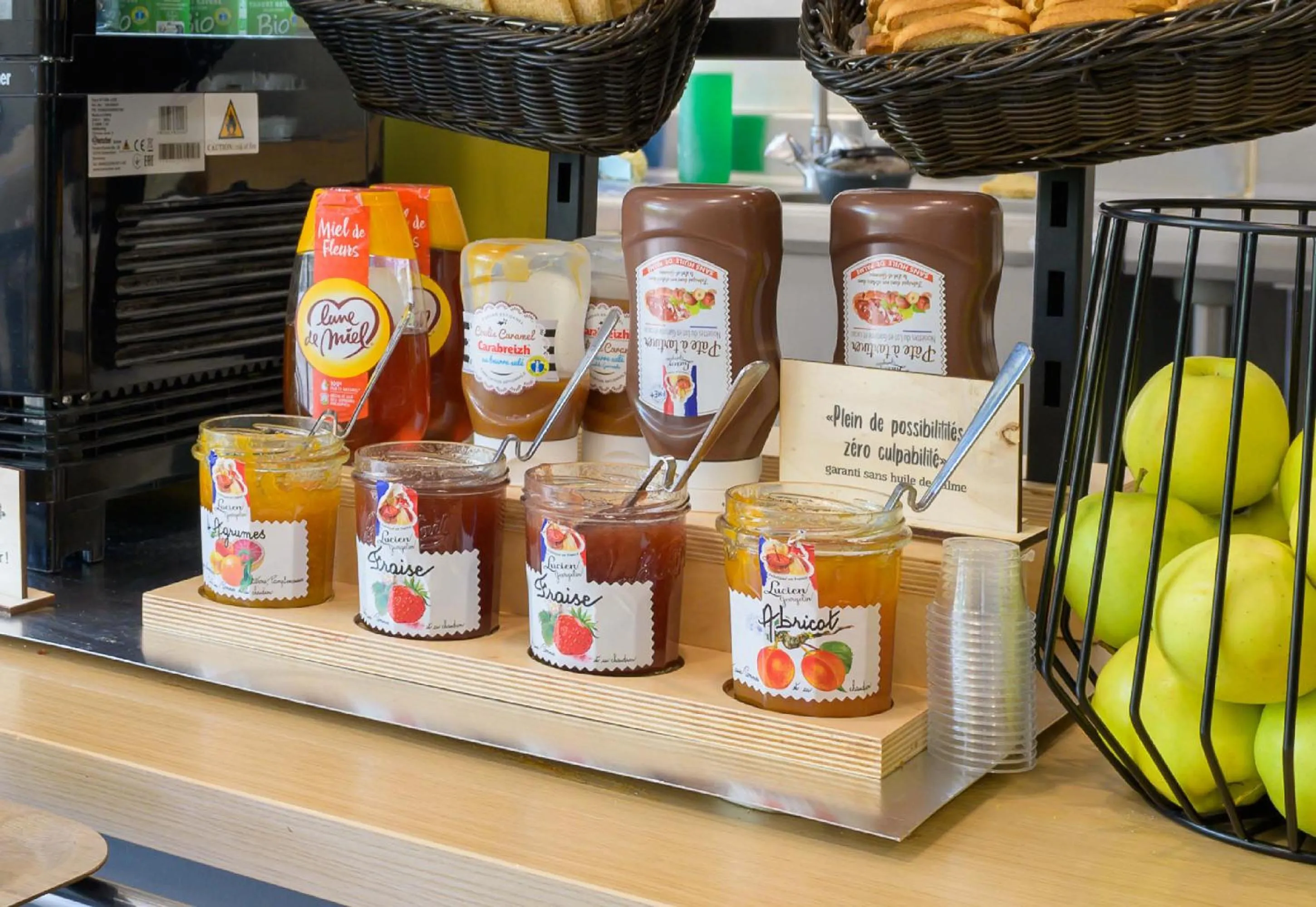 Breakfast in B&B HOTEL Marne-La-Vallée Torcy