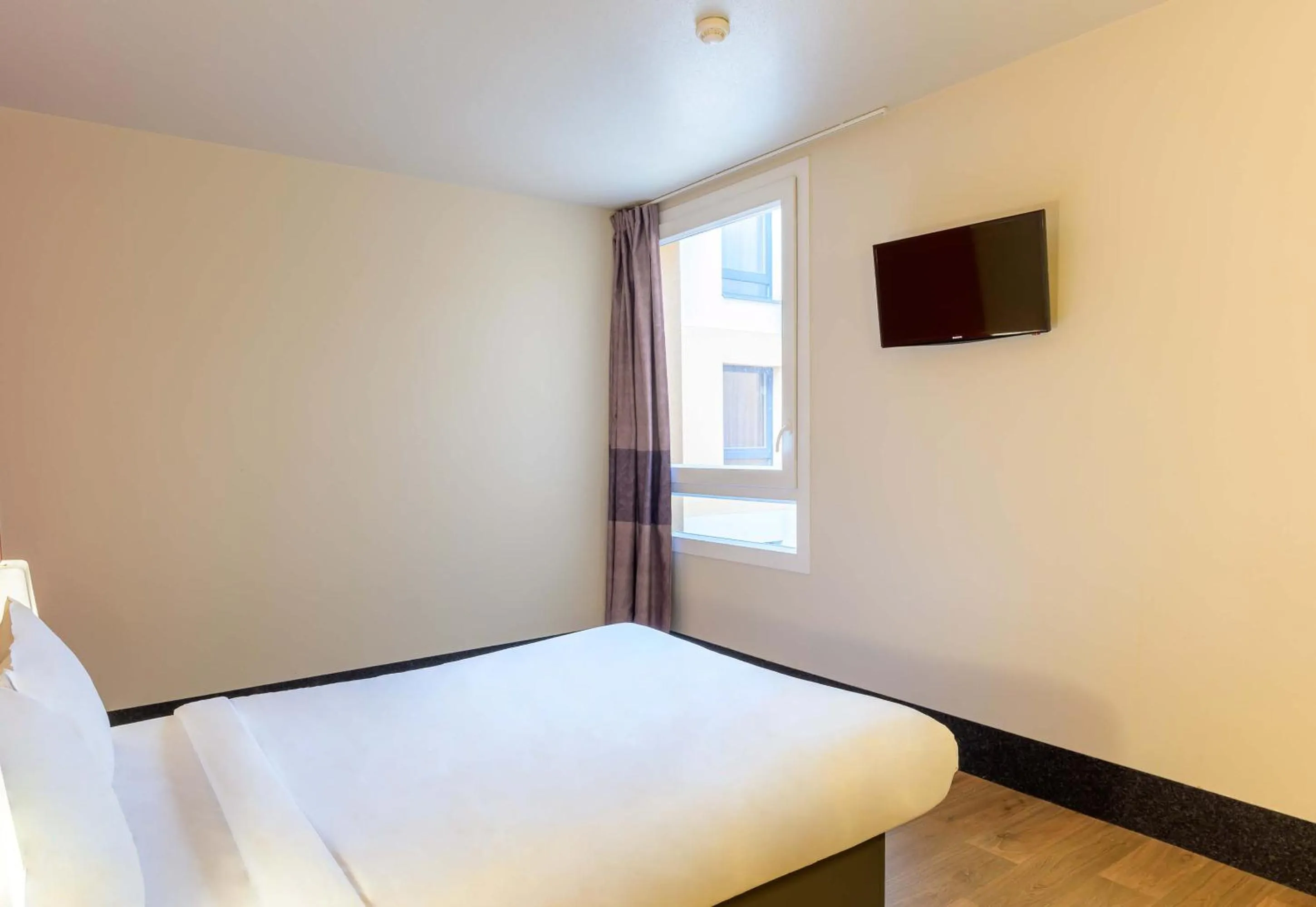 Bedroom, Bed in B&B HOTEL Marne-La-Vallée Torcy